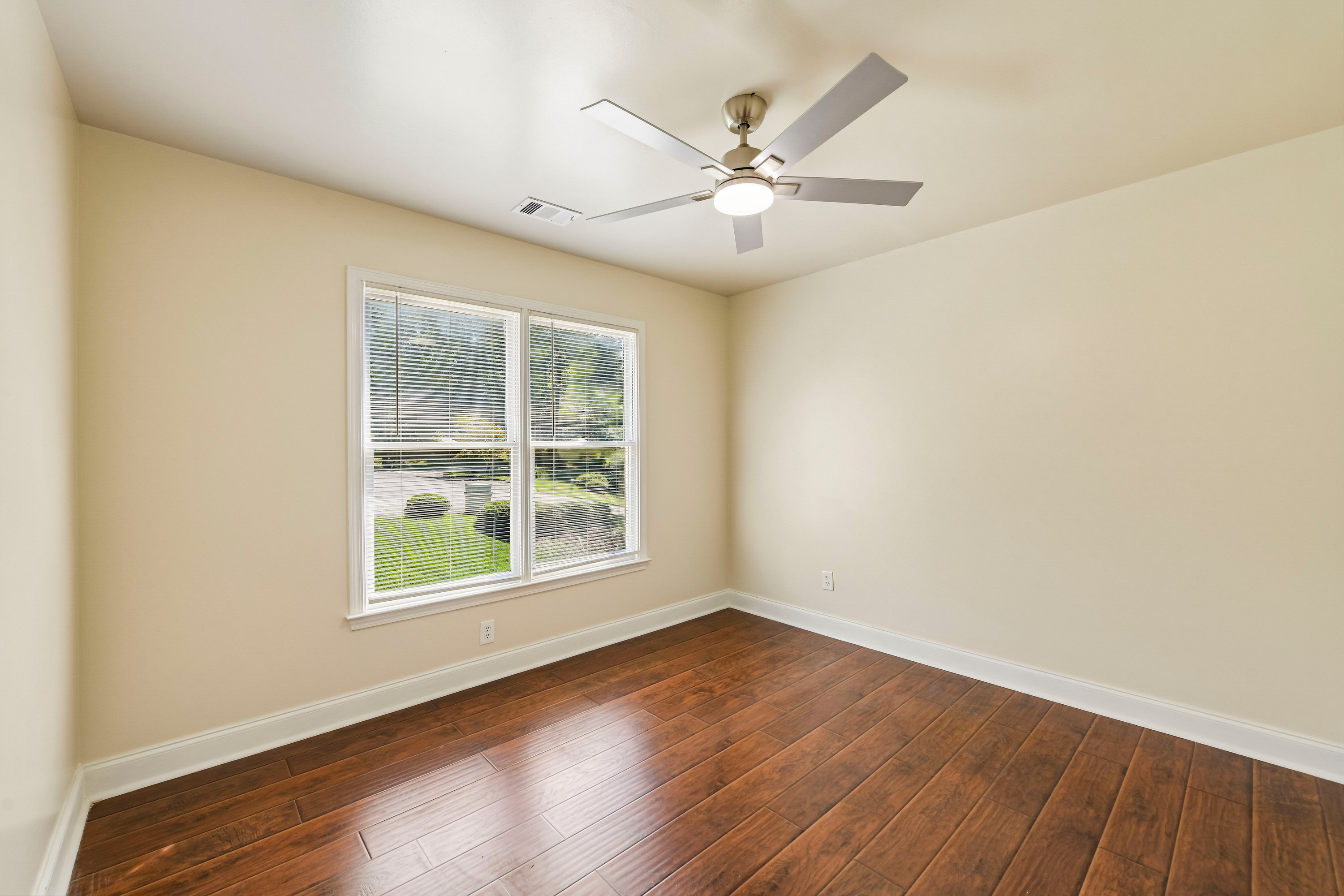 Photo 14 of 33 of 6608 Windbrook Way, Flowery Branch, GA