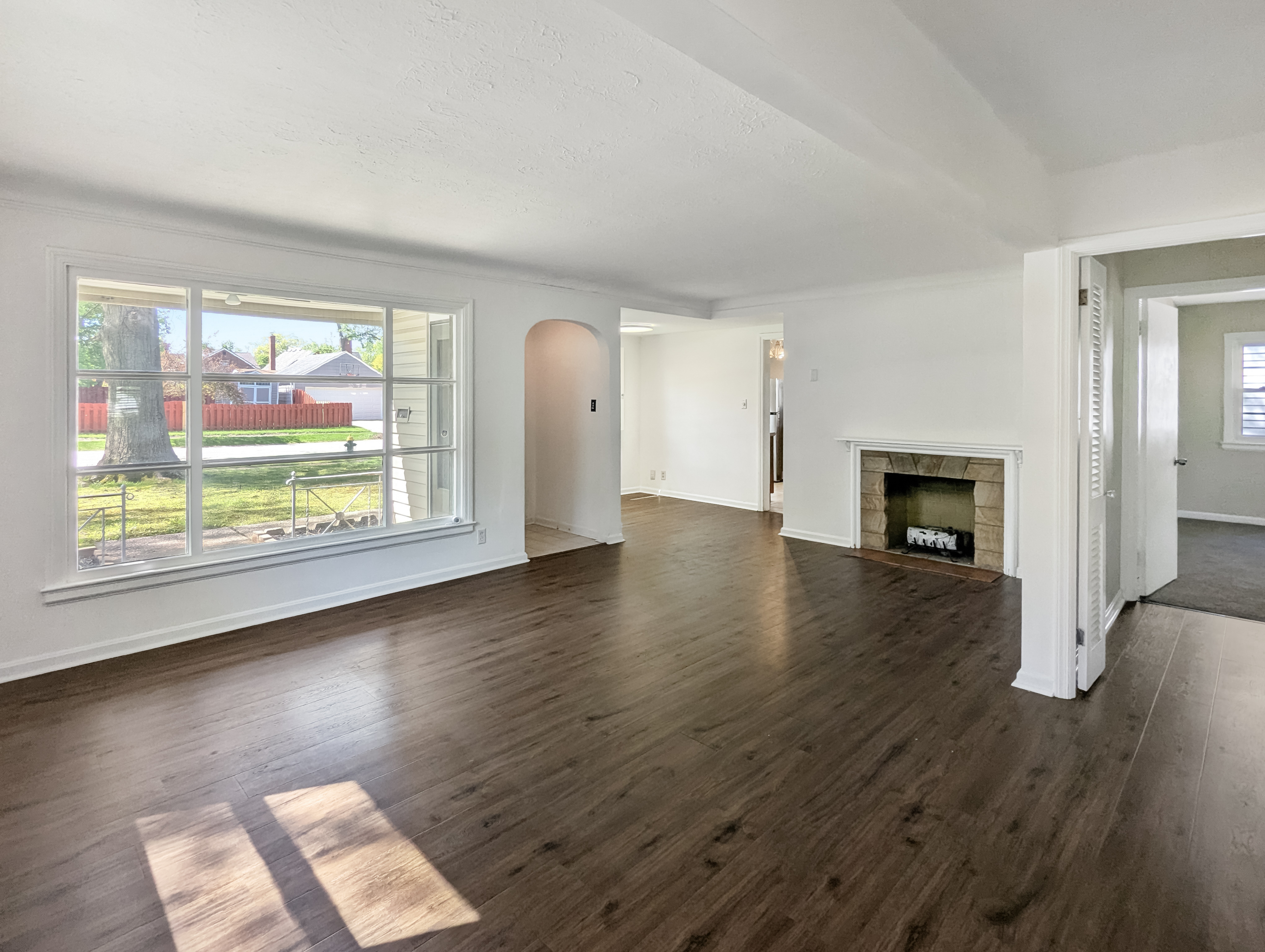Photo 3 of 22 of 4135 Eastway Rd, Cleveland, OH
