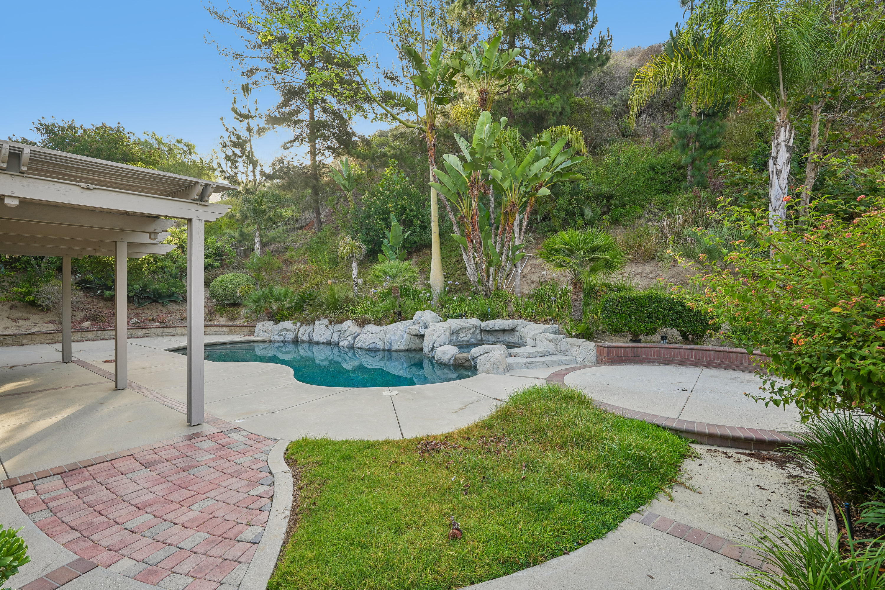 Photo 5 of 30 of 3810 San Antonio Rd, Yorba Linda, CA