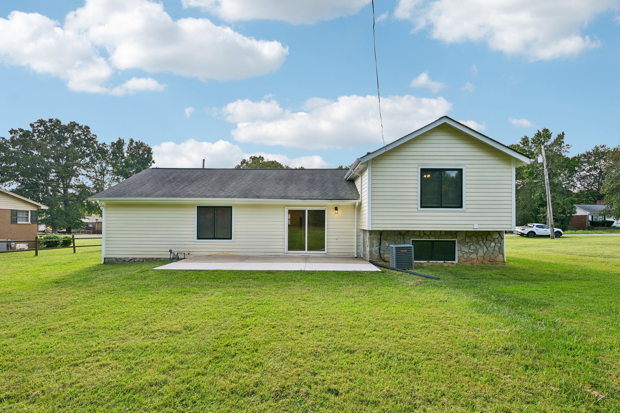 Photo 9 of 29 of 1106 Stanton Dr, Shelby, NC