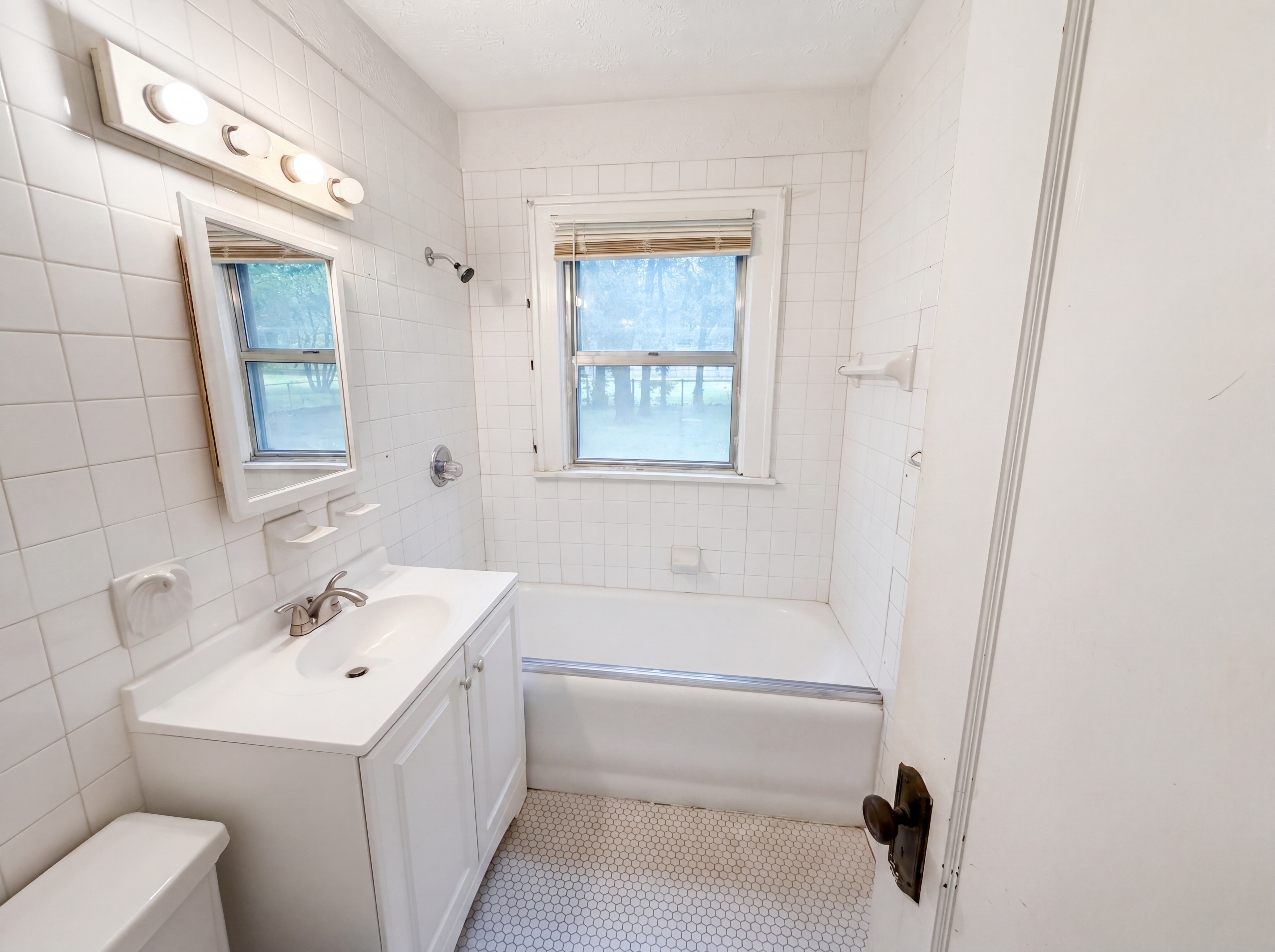 Photo 8 of 21 of 11304 E 55th Ter, Raytown, MO