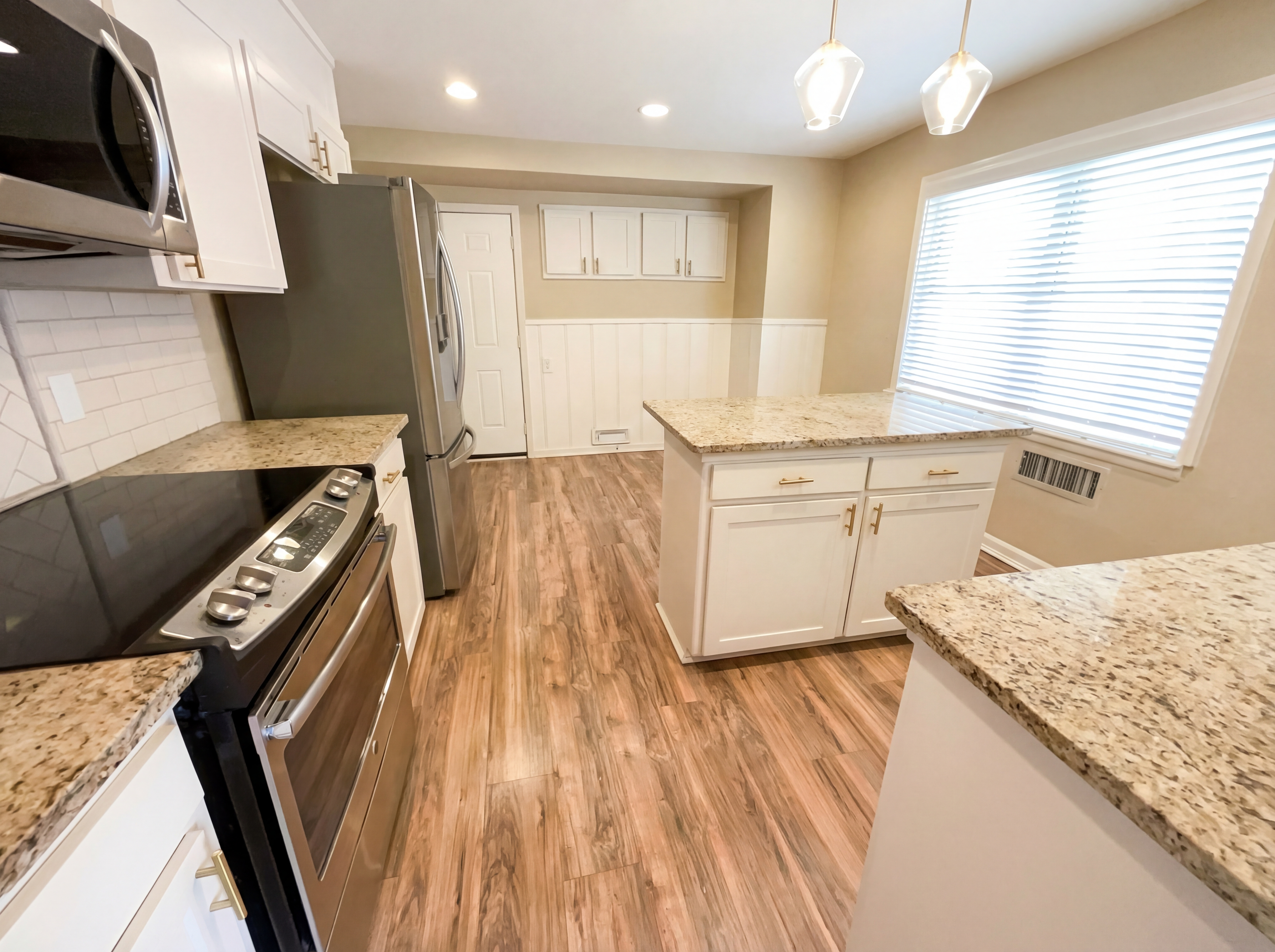 Photo 7 of 16 of 6817 Chickering Rd, Fort Worth, TX
