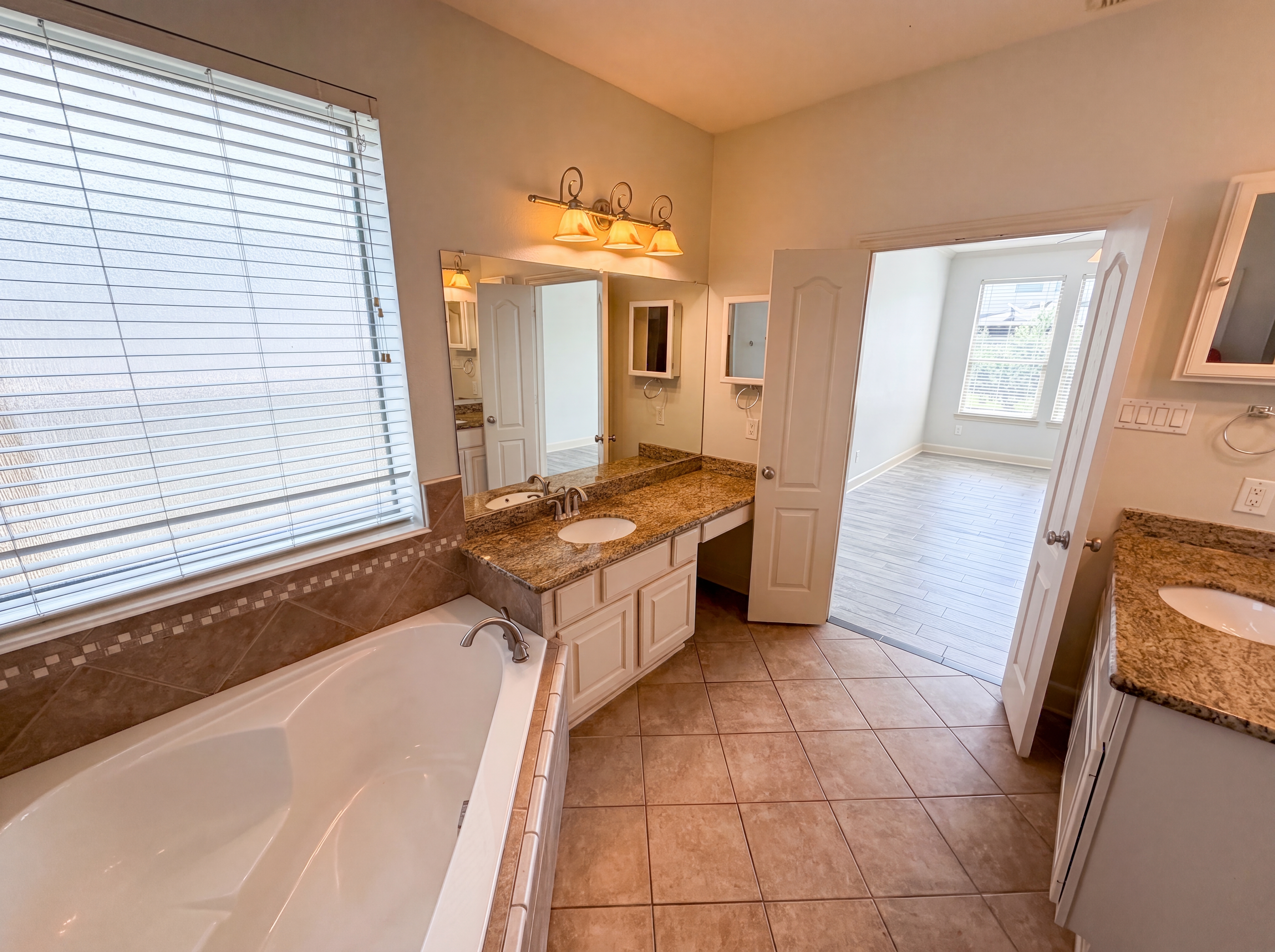 Photo 15 of 36 of 15822 Maple Shores Dr, Houston, TX