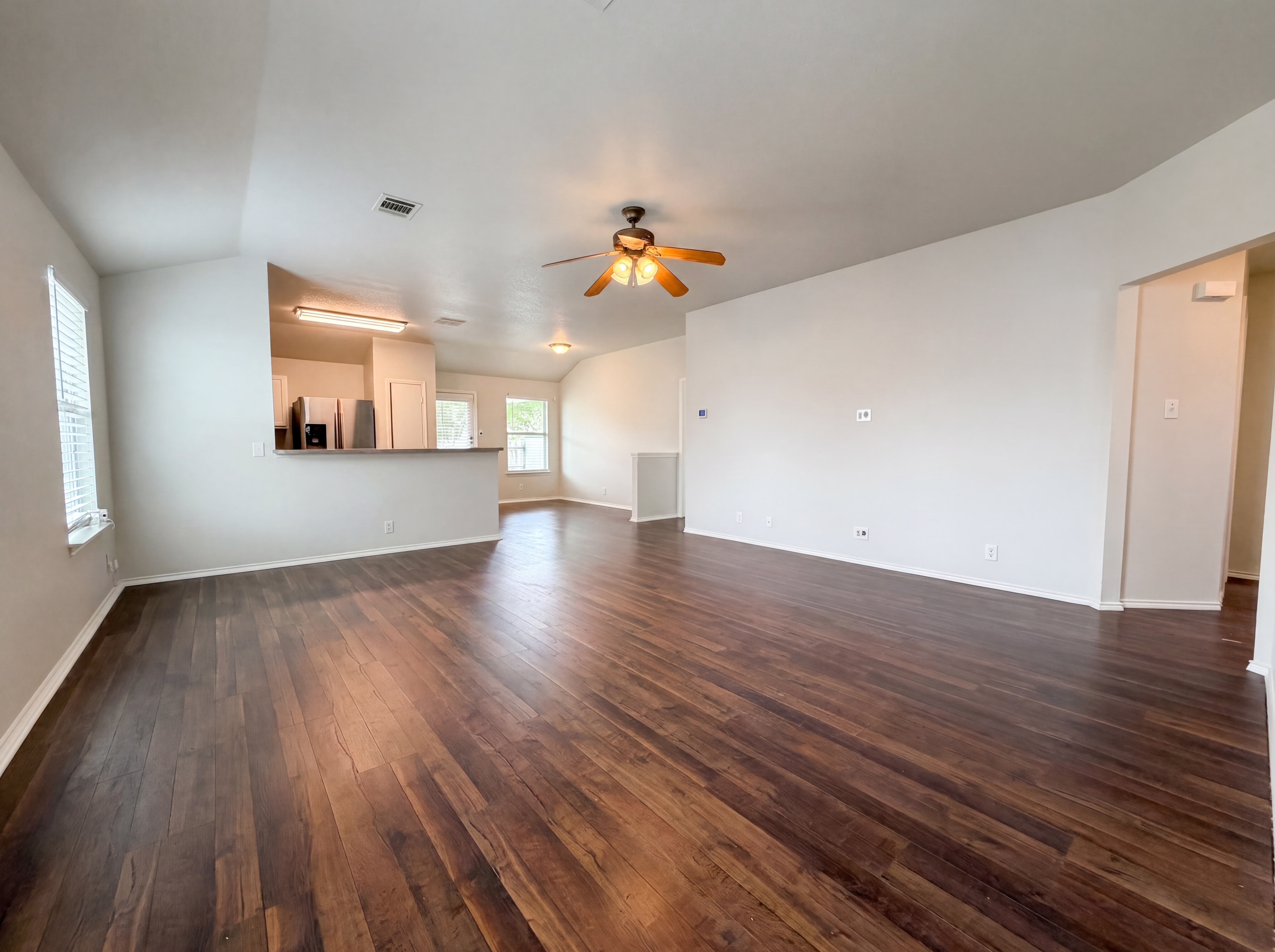 Photo 3 of 16 of 333 Longhorn Way, Cibolo, TX