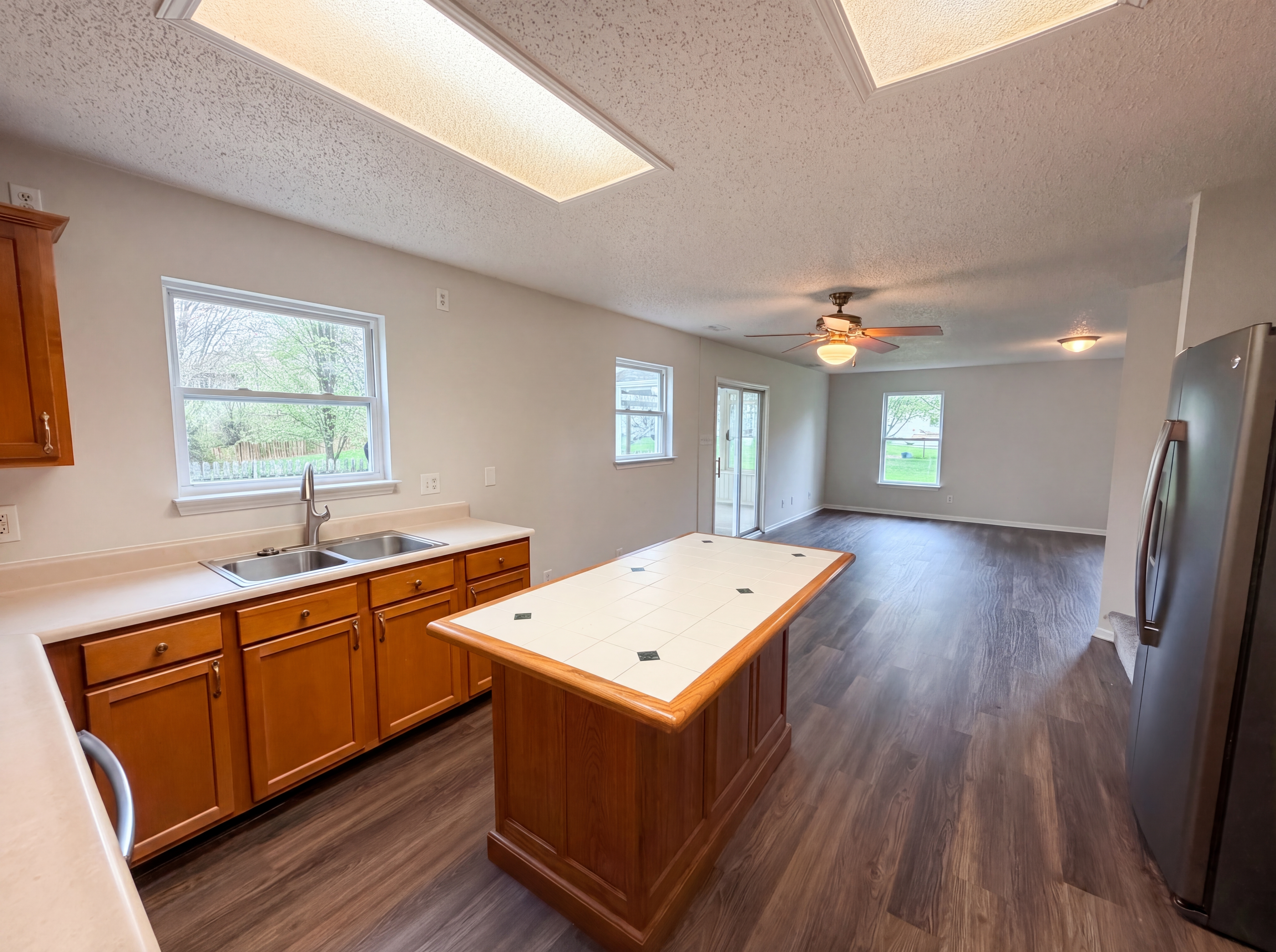 Photo 7 of 22 of 1108 Albemarle Cir, Noblesville, IN