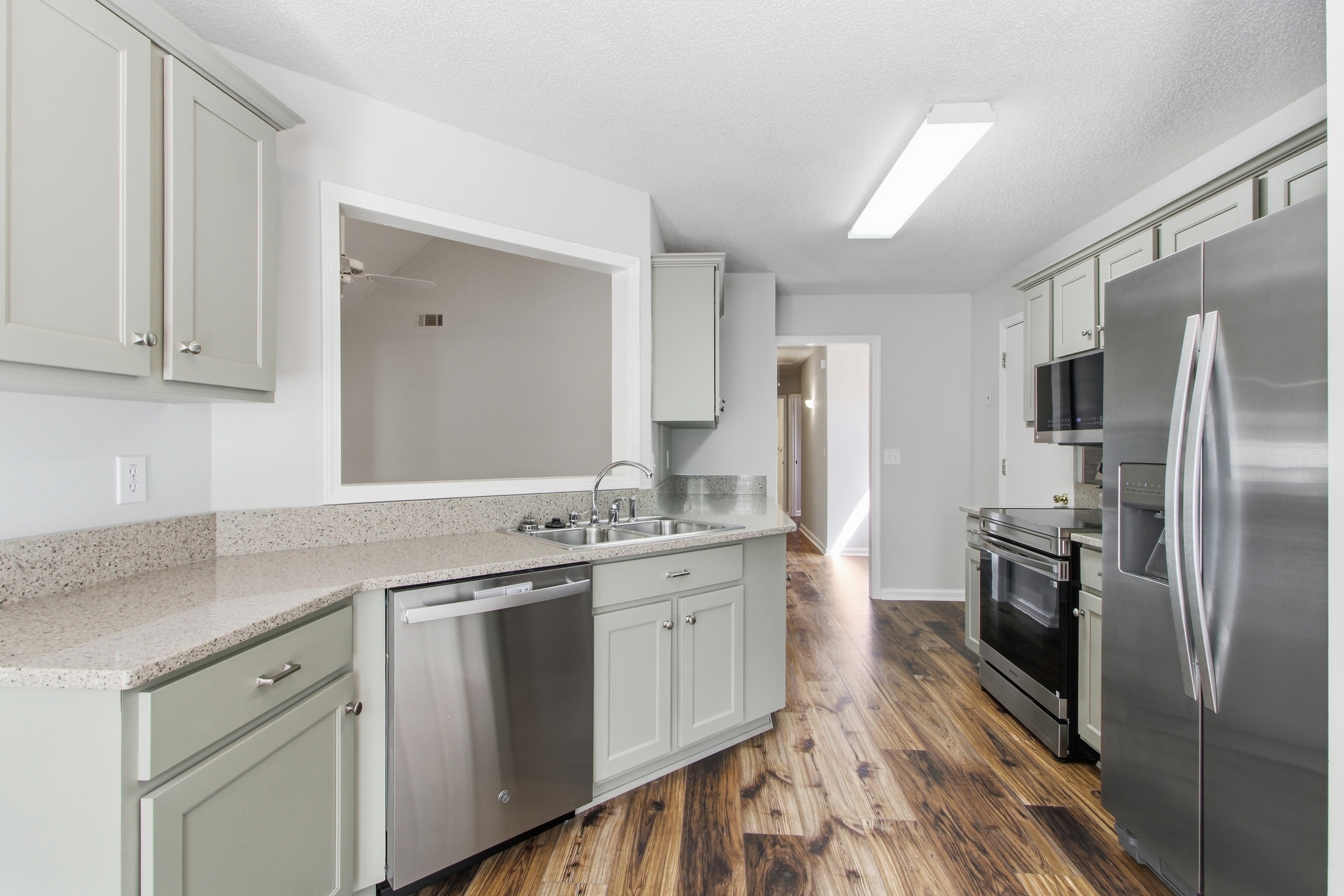 Photo 2 of 28 of 3104 Baker Plantation Ct, Acworth, GA