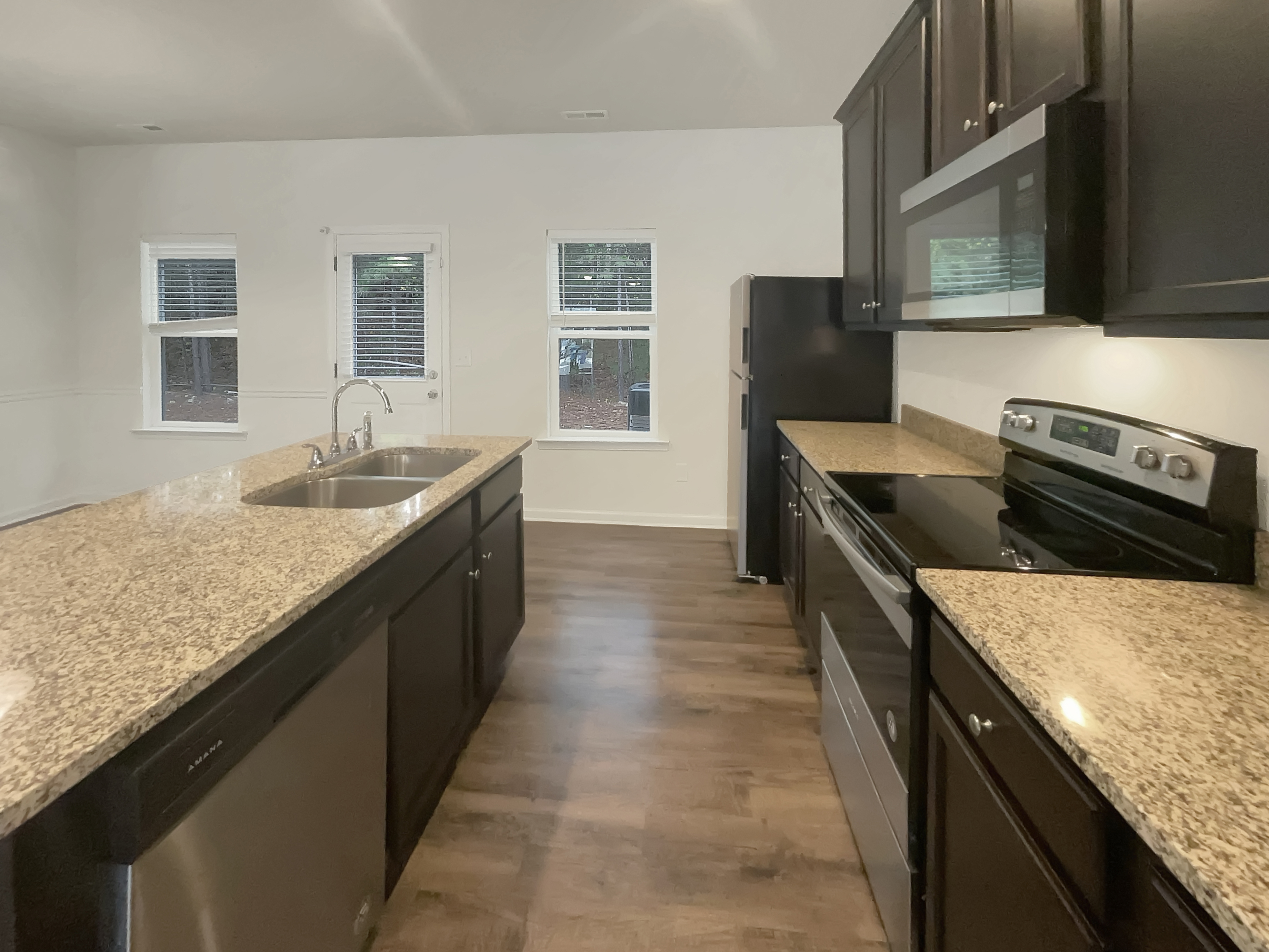 Photo 12 of 23 of 6077 Oakley Rd, Union City, GA