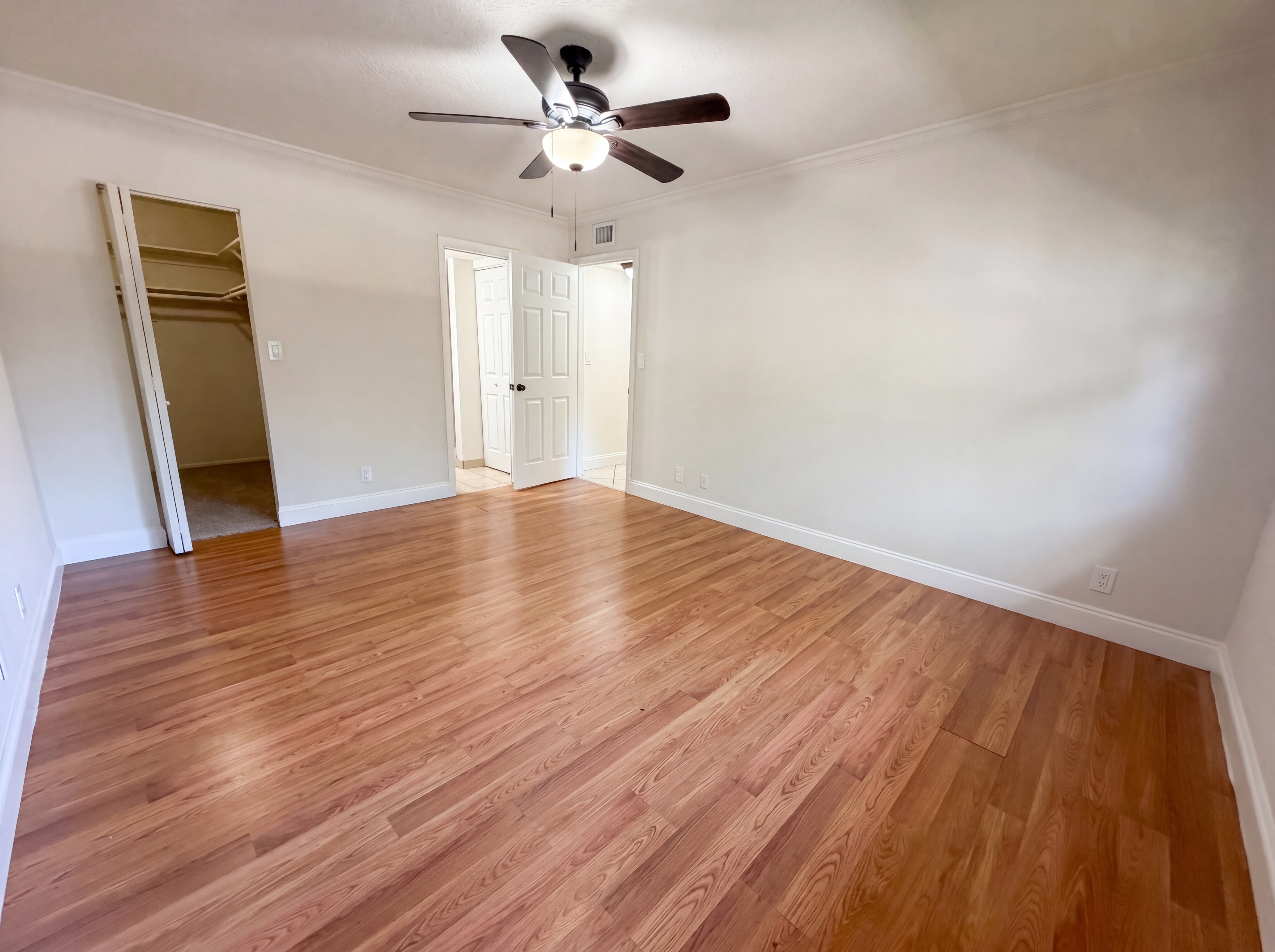 Photo 12 of 18 of 2737 S Oakland Forest Dr, Oakland Park, FL