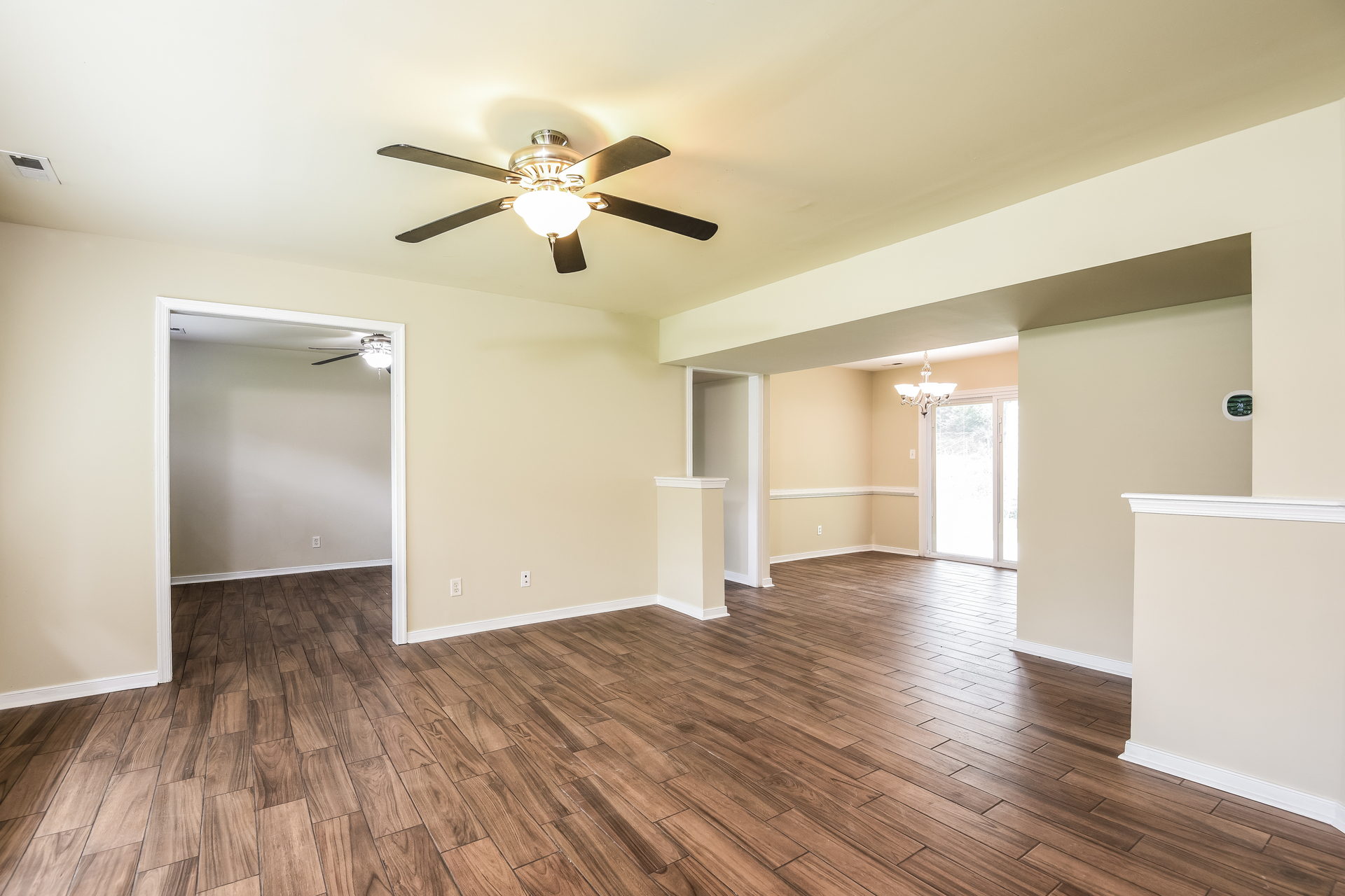 Photo 2 of 22 of 9304 Farmington Dr, Henrico, VA