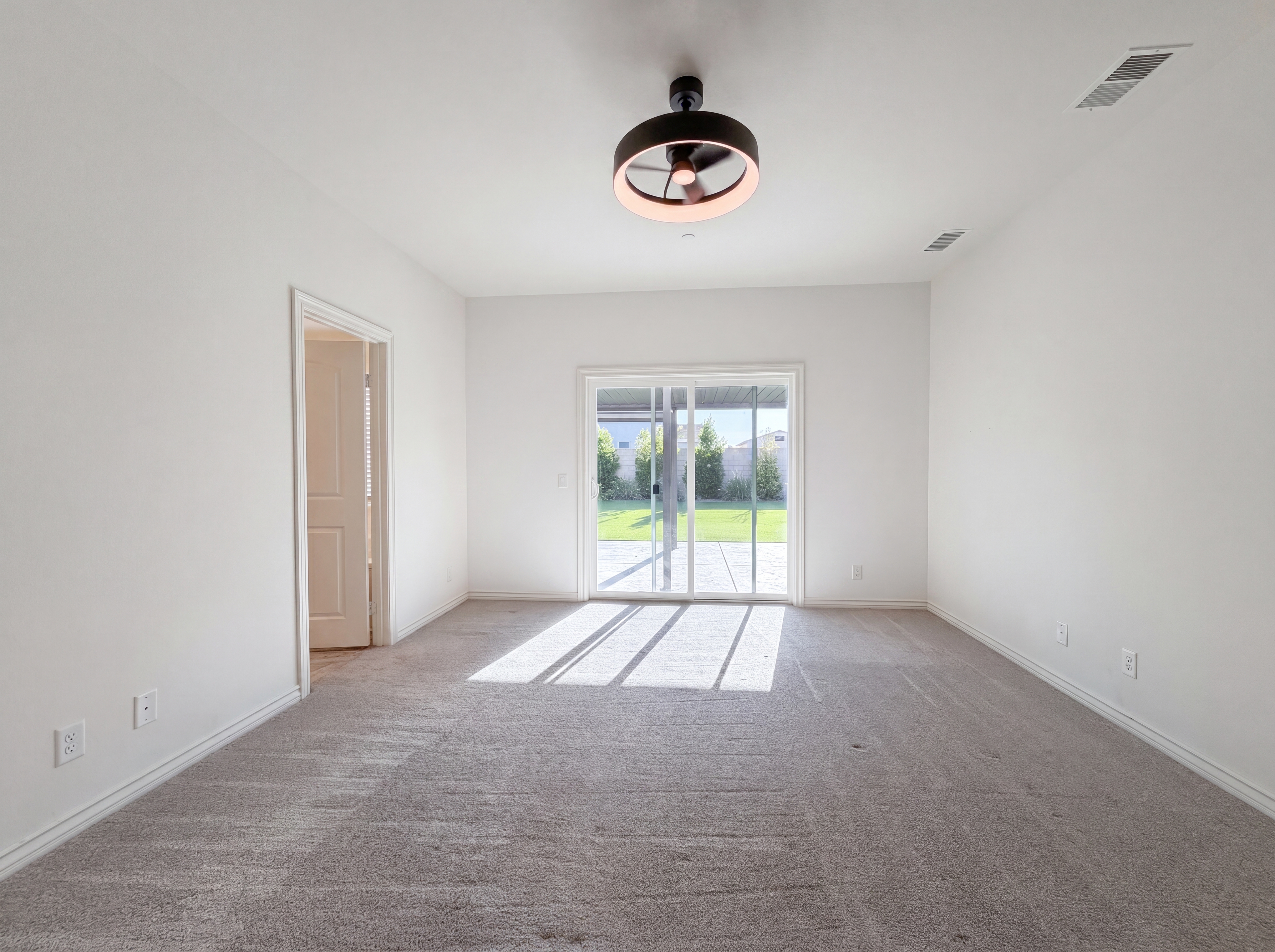 Photo 4 of 26 of 43831 Madison Ct, Lancaster, CA