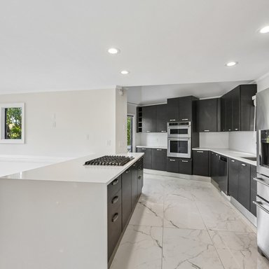 Property photo 3 of 140 Huntcliff Pt