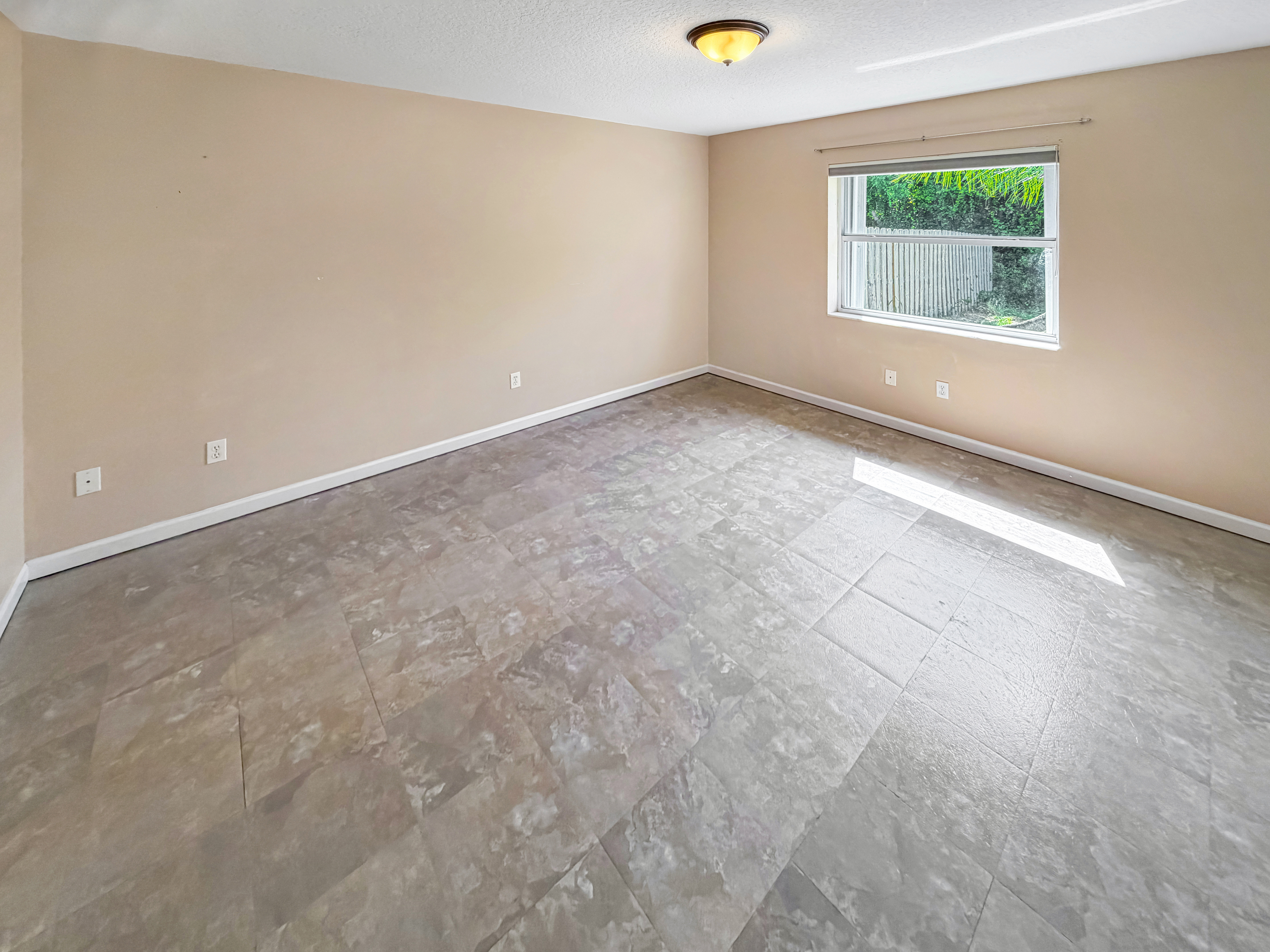 Photo 4 of 18 of 2361 NE 21st Ave, Jensen Beach, FL