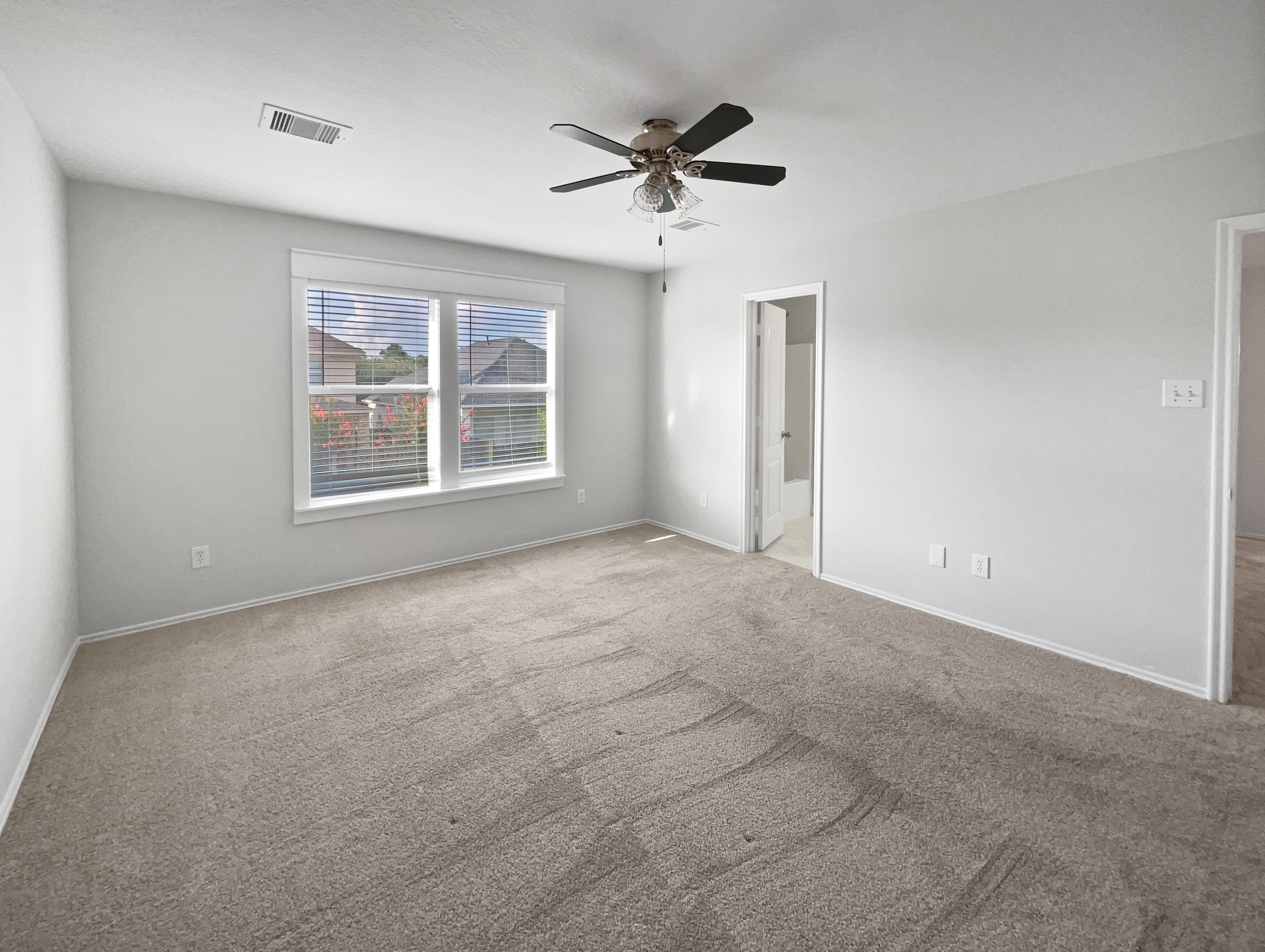 Photo 14 of 20 of 12018 Green Willow Falls Dr, Tomball, TX