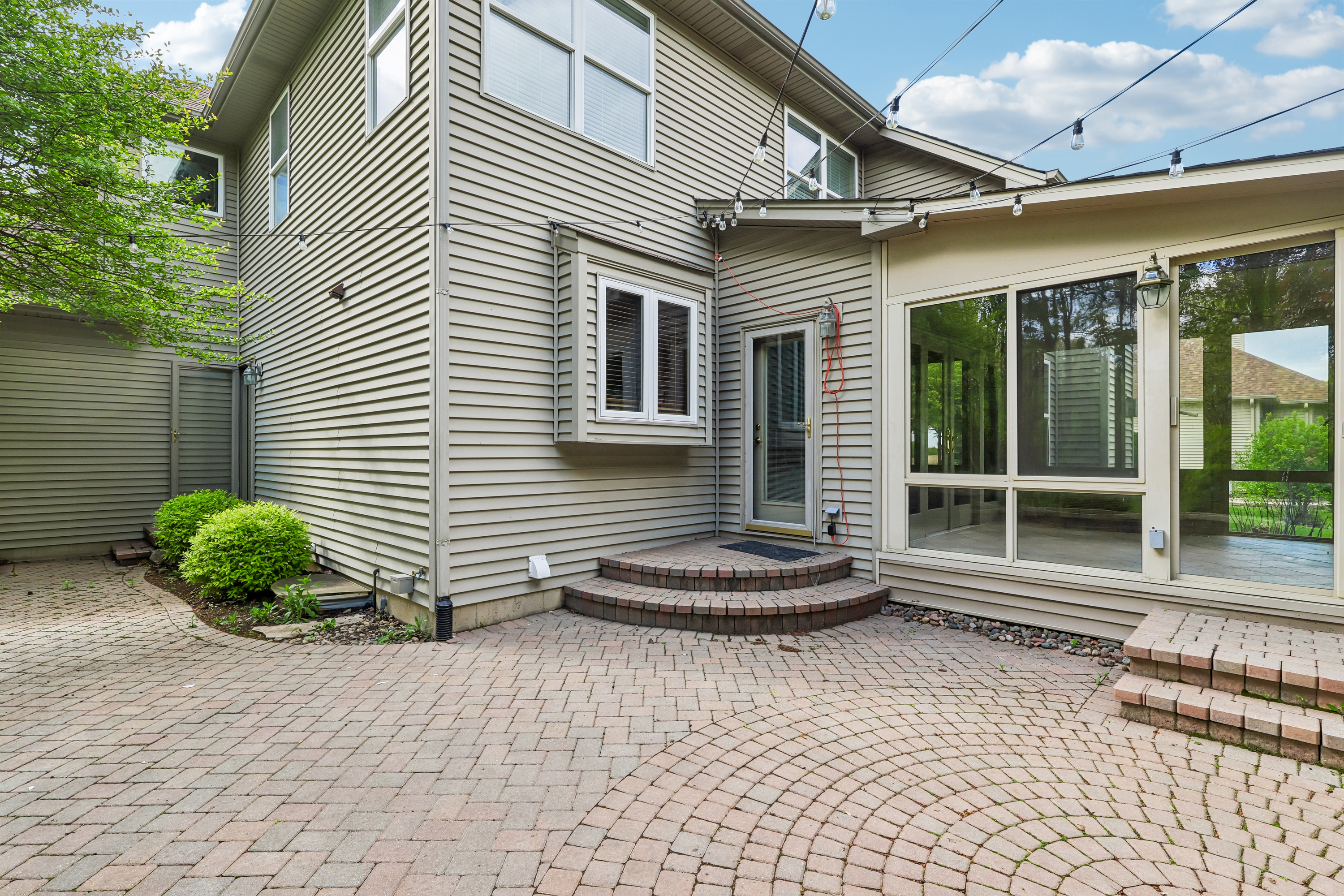 Photo 28 of 41 of 426 Heatherwood Dr, Oswego, IL