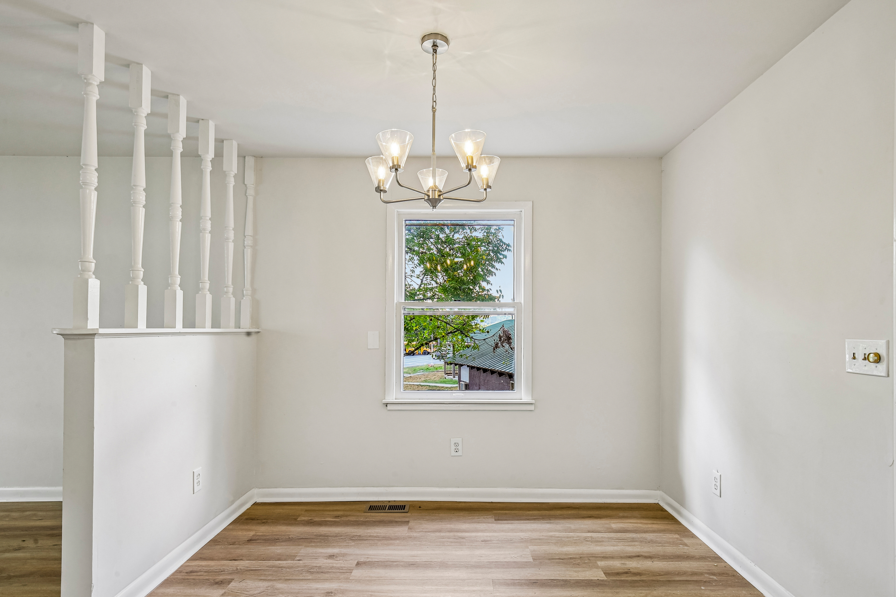 Photo 28 of 33 of 510 W Adams St, Woodbury, TN