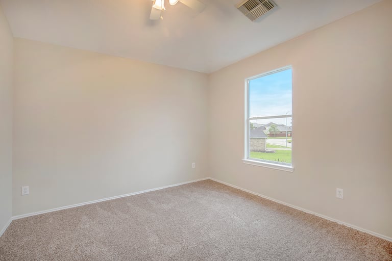 Photo 13 of 17 - 8410 Macow Ct, Rosharon, TX 77583