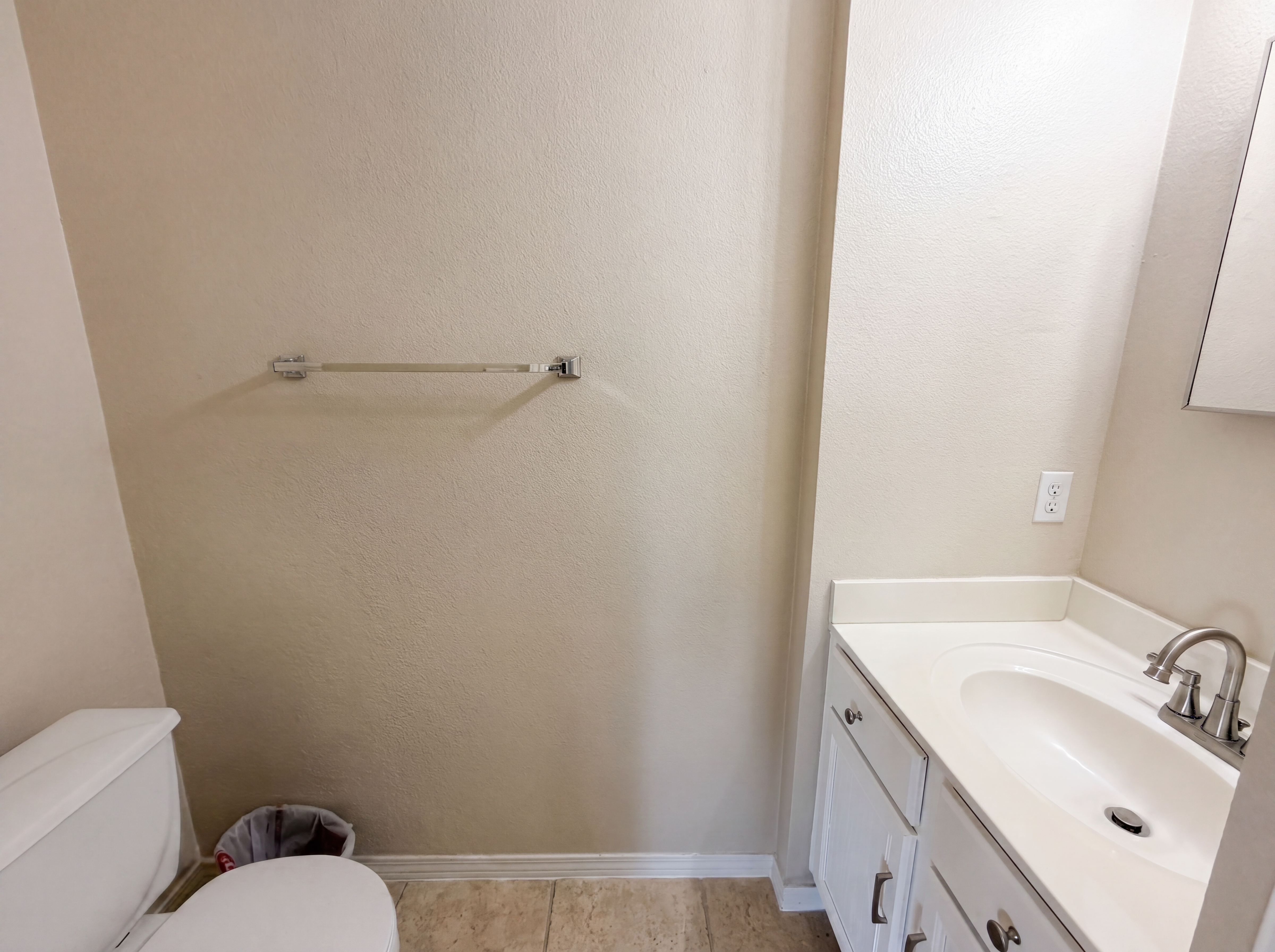 Photo 17 of 22 of 2727 High Point Dr, Round Rock, TX