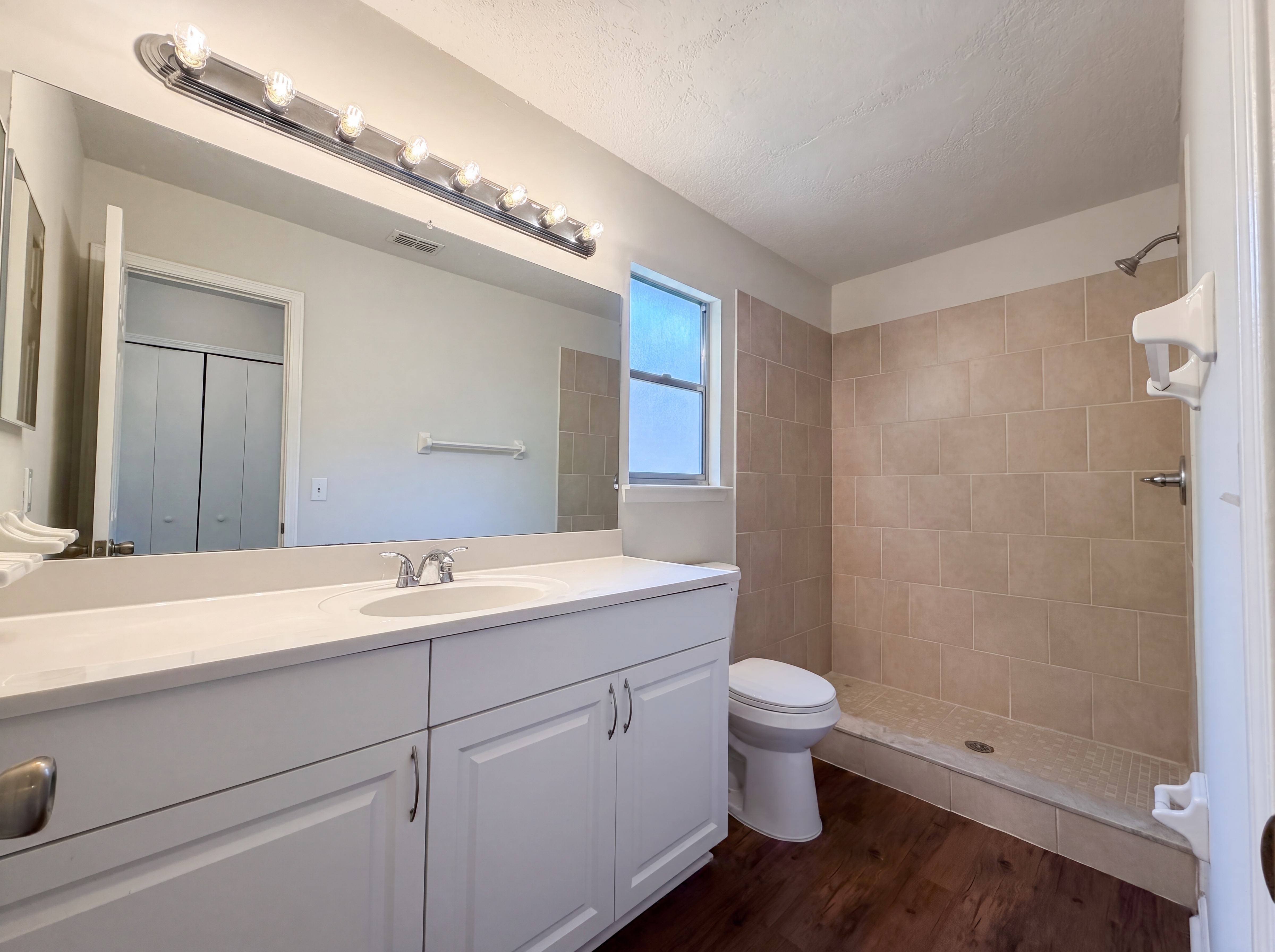 Photo 7 of 23 of 2512 Townsquare Dr, Jacksonville, FL