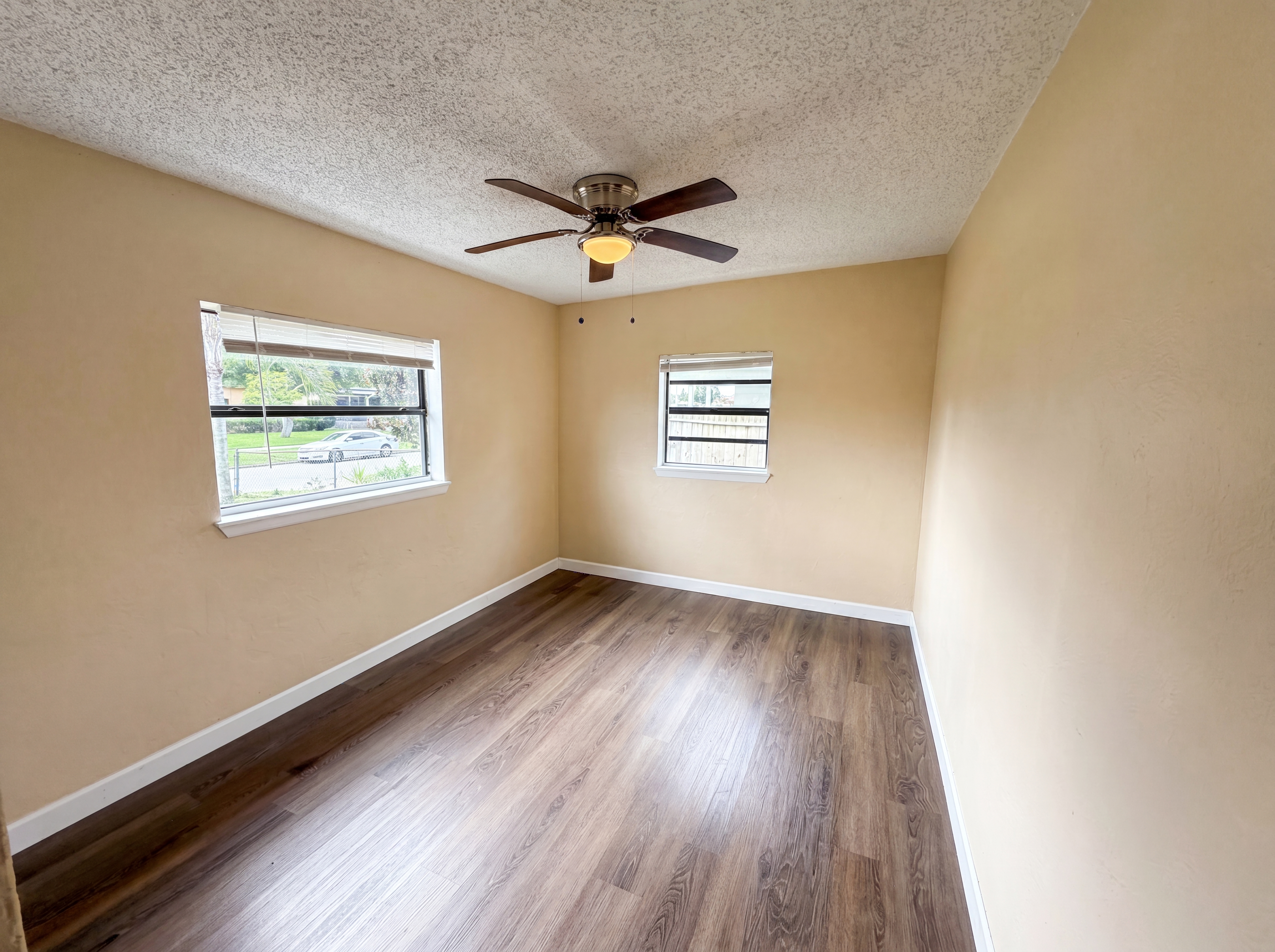 Photo 16 of 25 of 702 S Solandra Dr, Orlando, FL