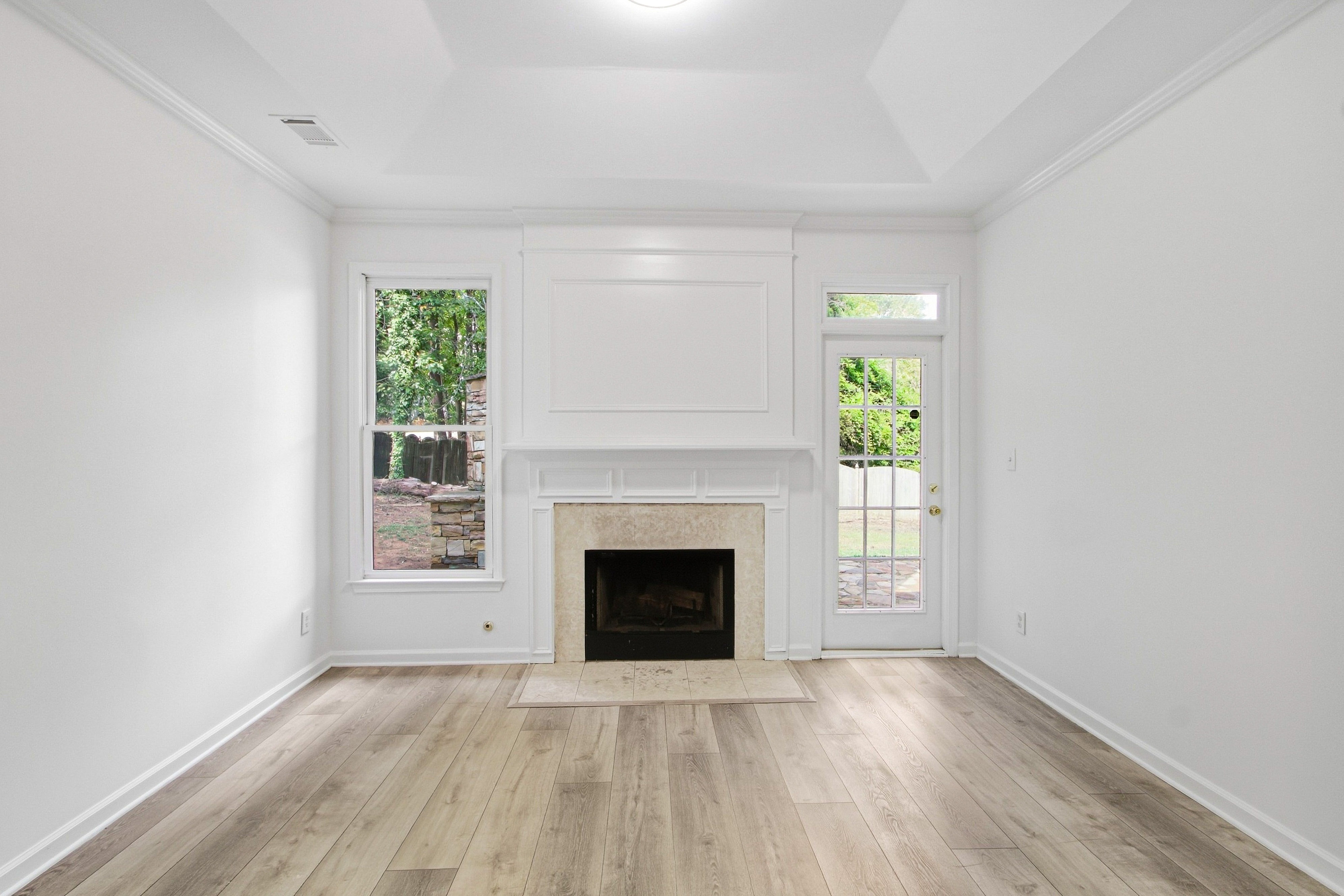 Photo 3 of 30 of 500 Camber Woods Dr, Roswell, GA