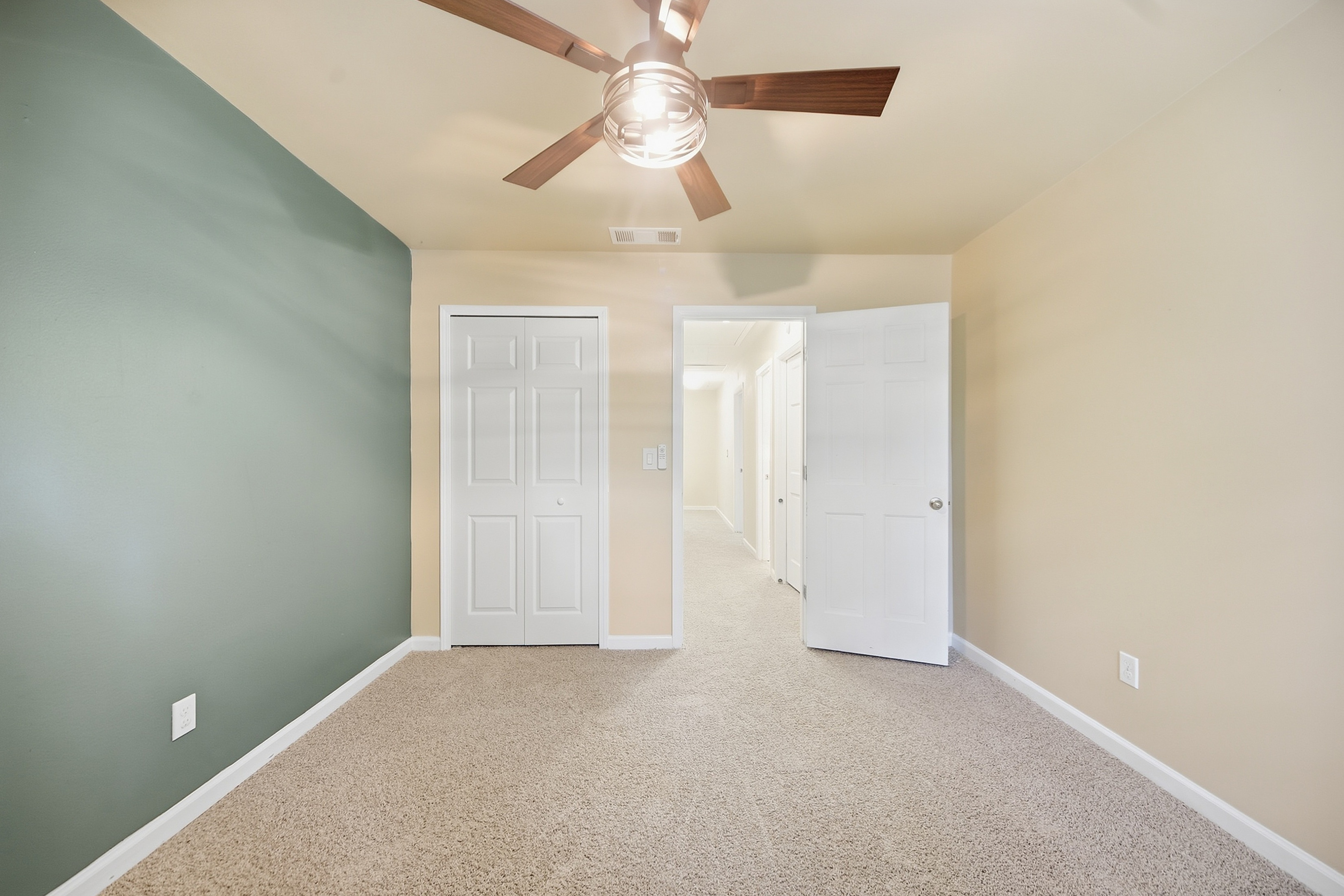 Photo 22 of 40 of 4003 Oakview Ct, Alpharetta, GA