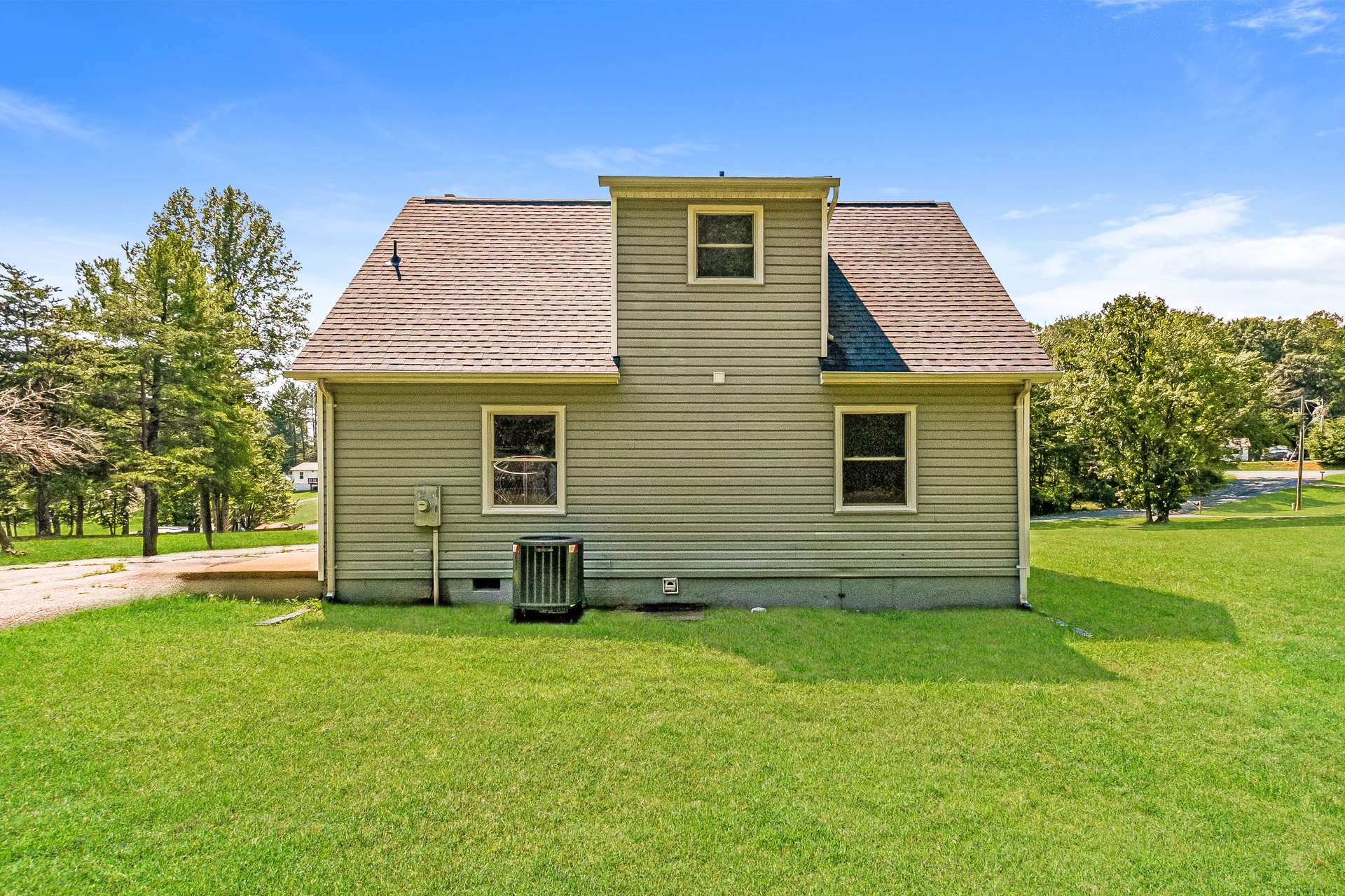 Photo 5 of 19 of 9577 Roys Ln, Culpeper, VA