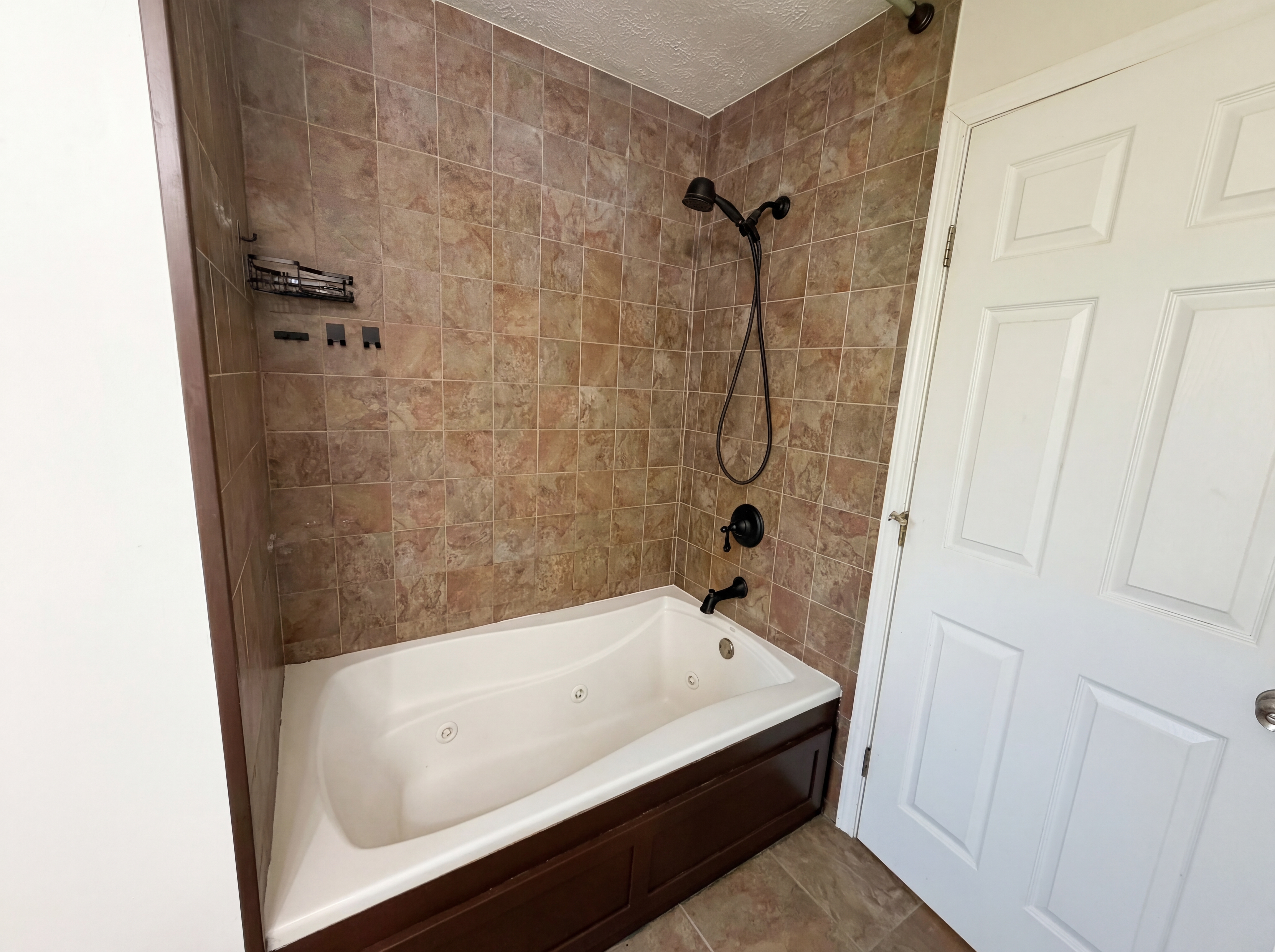 Photo 6 of 31 of 7049 Woodland Ave, Chagrin Falls, OH