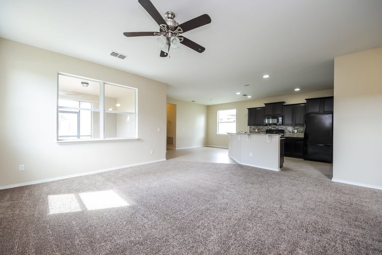 Photo 3 of 24 - 2122 Sunbow Ave, Apopka, FL 32703