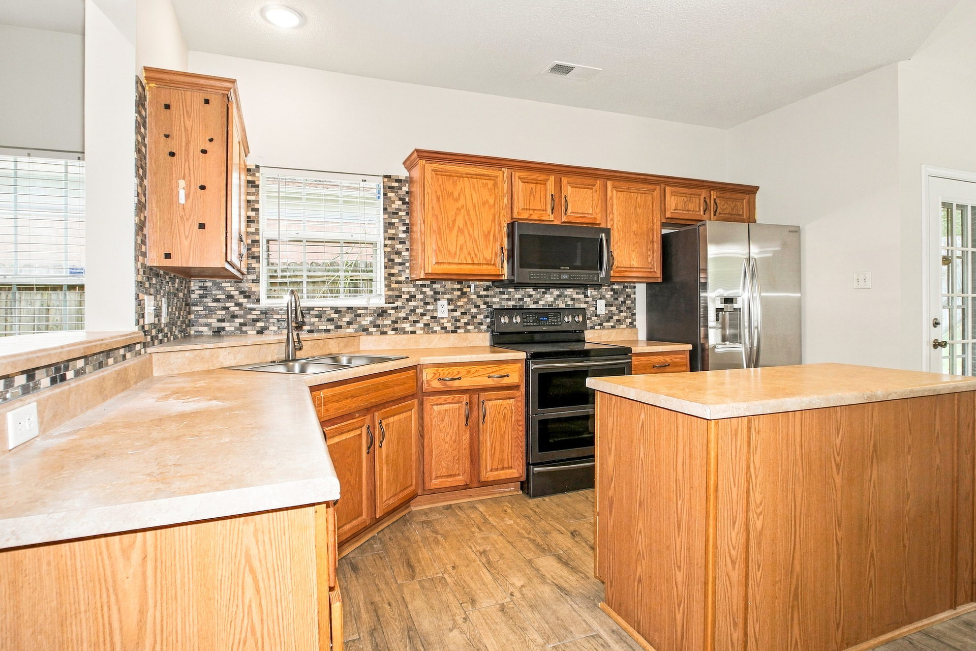 Photo 6 of 28 of 5634 Tulip Grove Dr, Memphis, TN