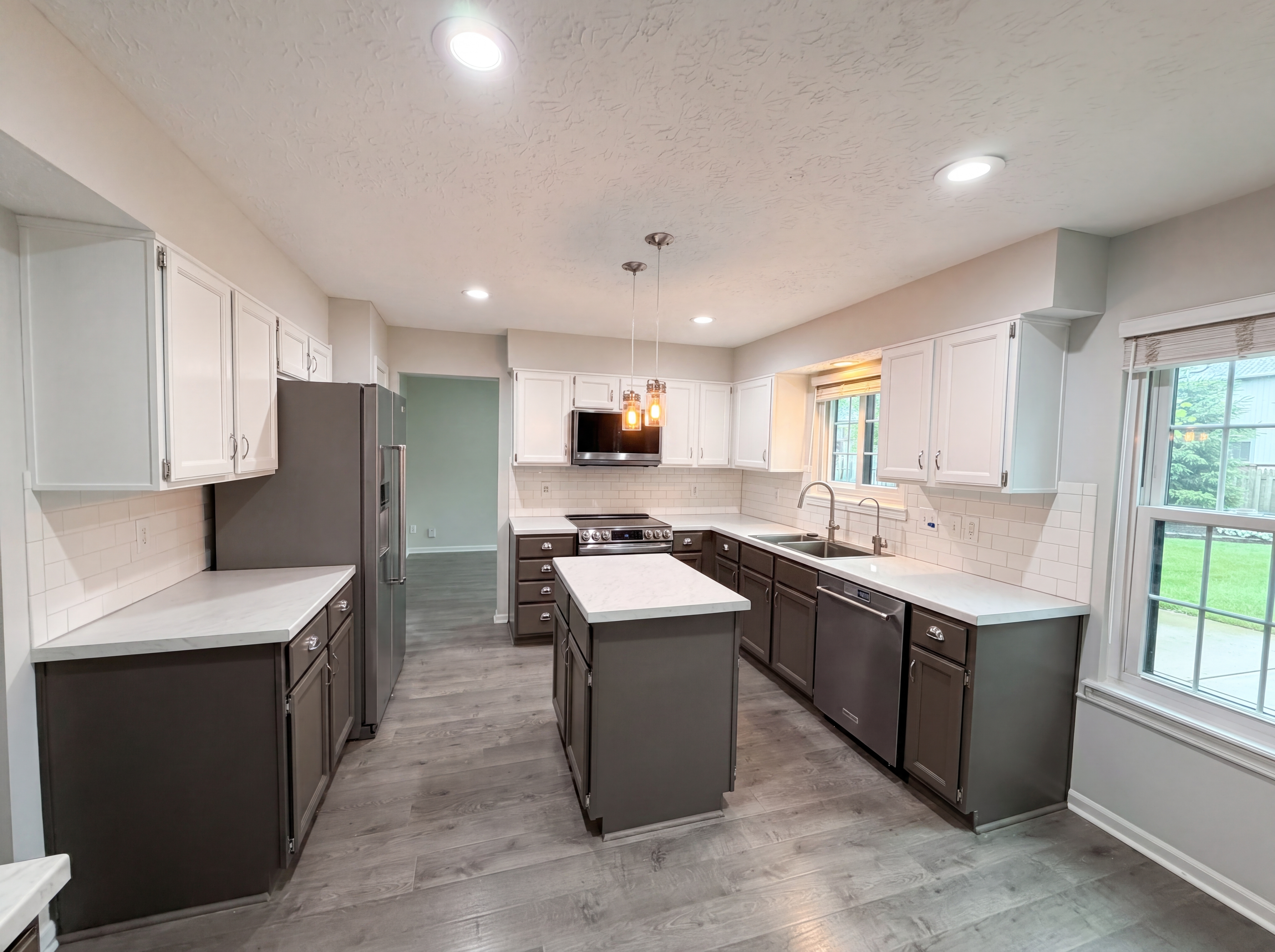 Photo 11 of 21 of 8302 La Habra Ln, Indianapolis, IN