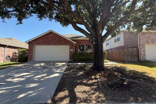 Photo 1 of 18 of 1313 Sandpiper, Aubrey, TX