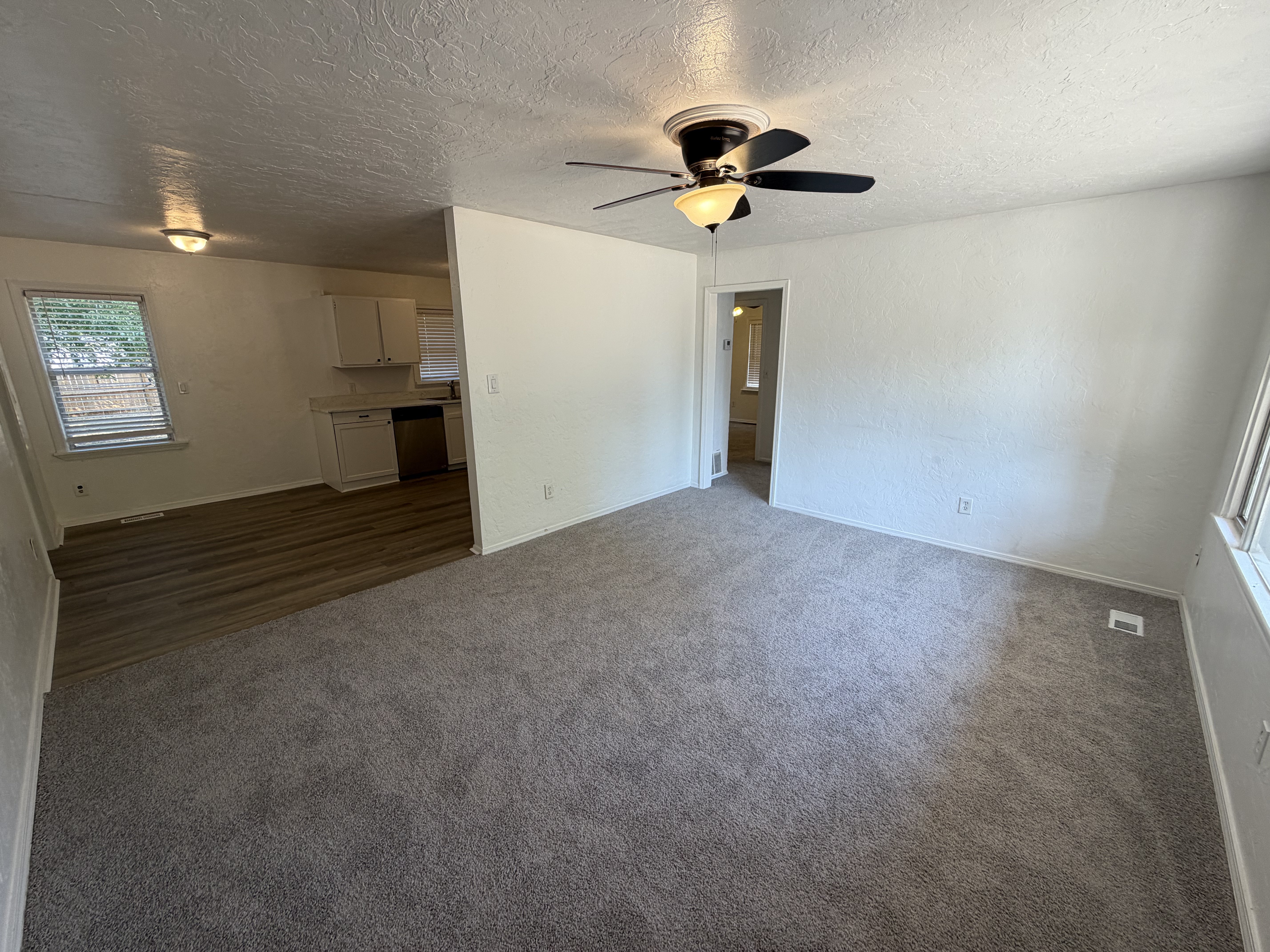 Photo 5 of 39 of 7211 NW 45th St, Bethany, OK