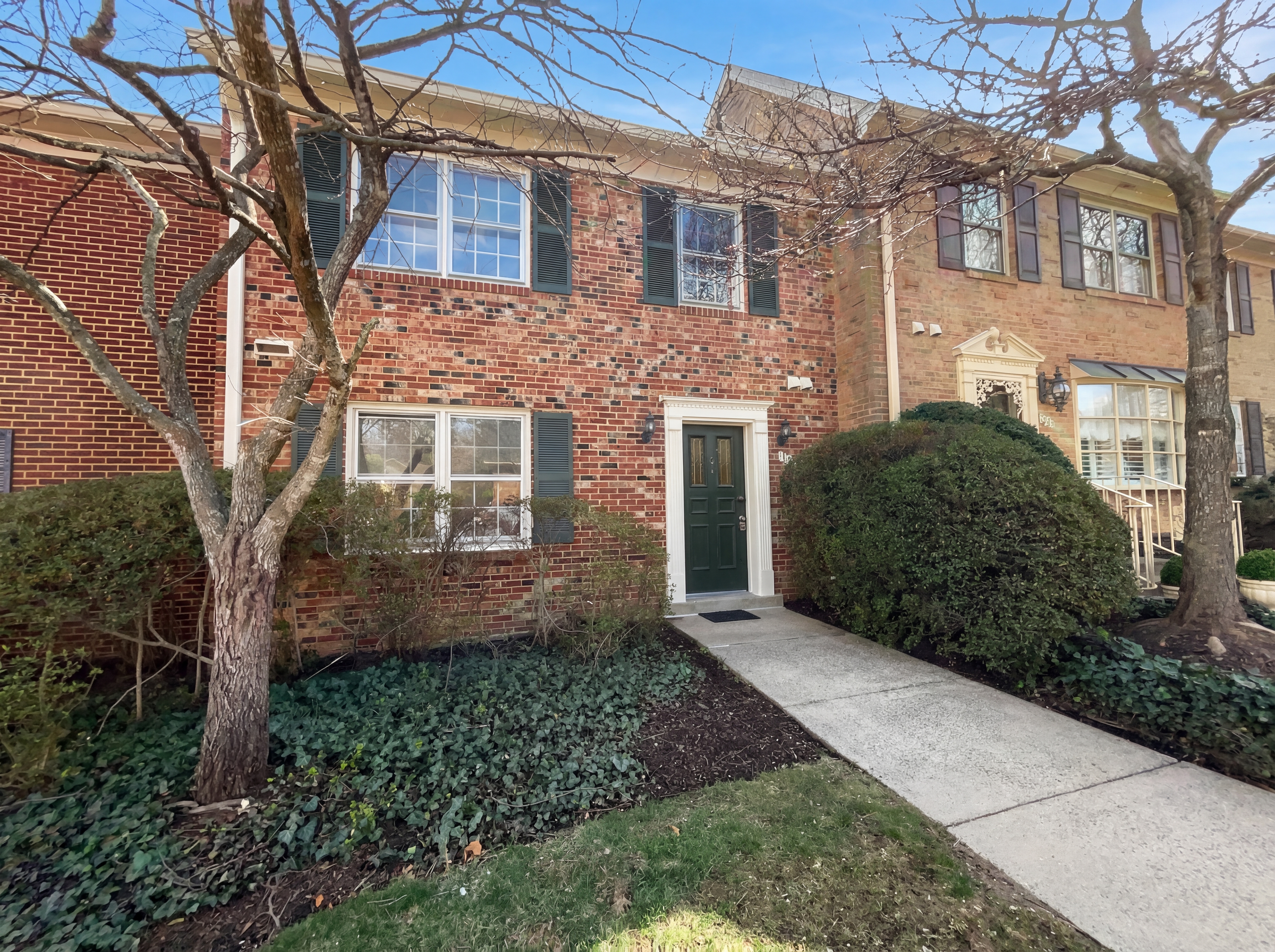 Photo 6 of 44 of 645 N Armistead St, Alexandria, VA