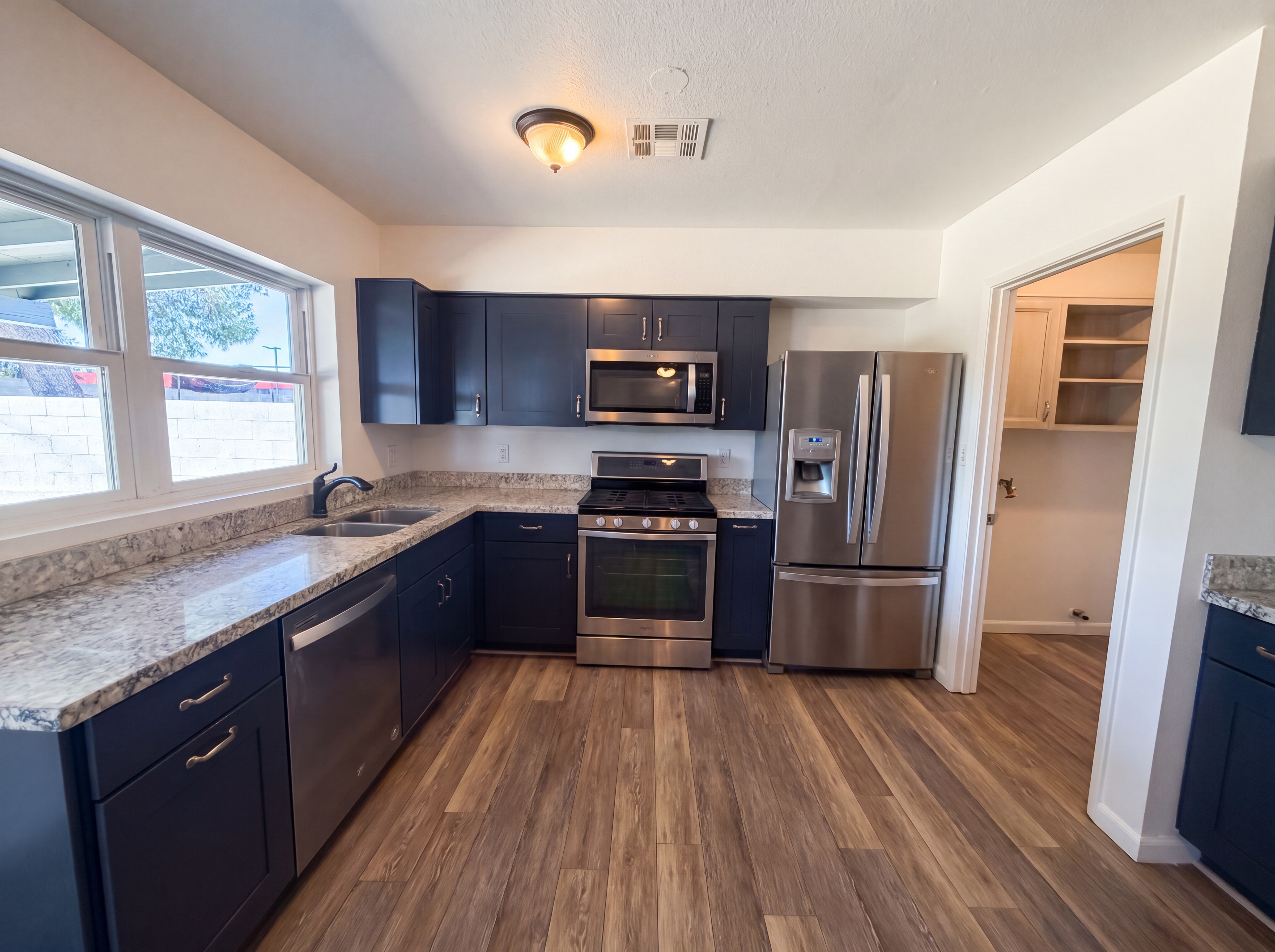 Photo 7 of 25 of 2115 W Danbury Rd, Phoenix, AZ