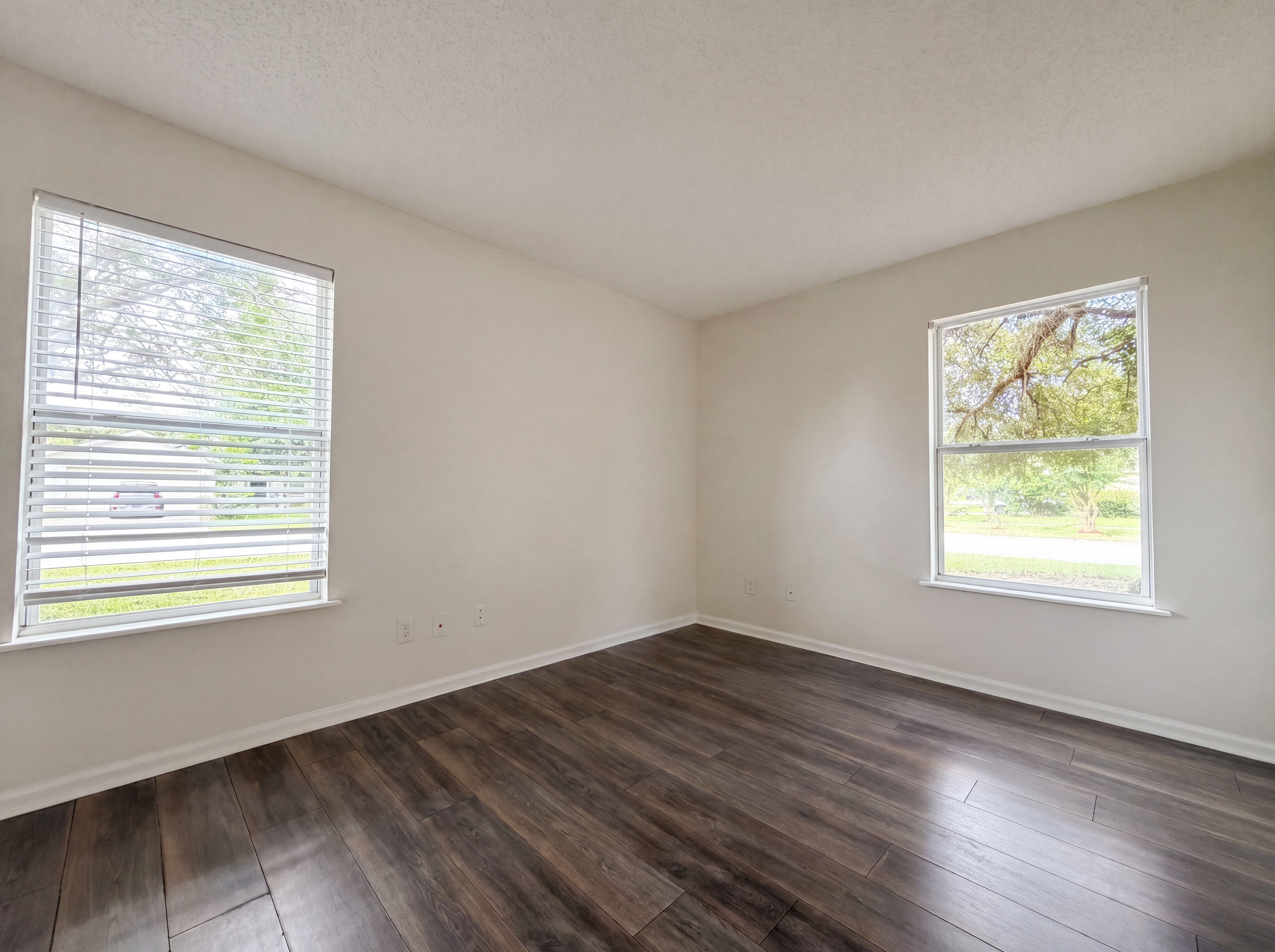 Photo 4 of 27 of 7002 Beekman Lake Dr, Jacksonville, FL