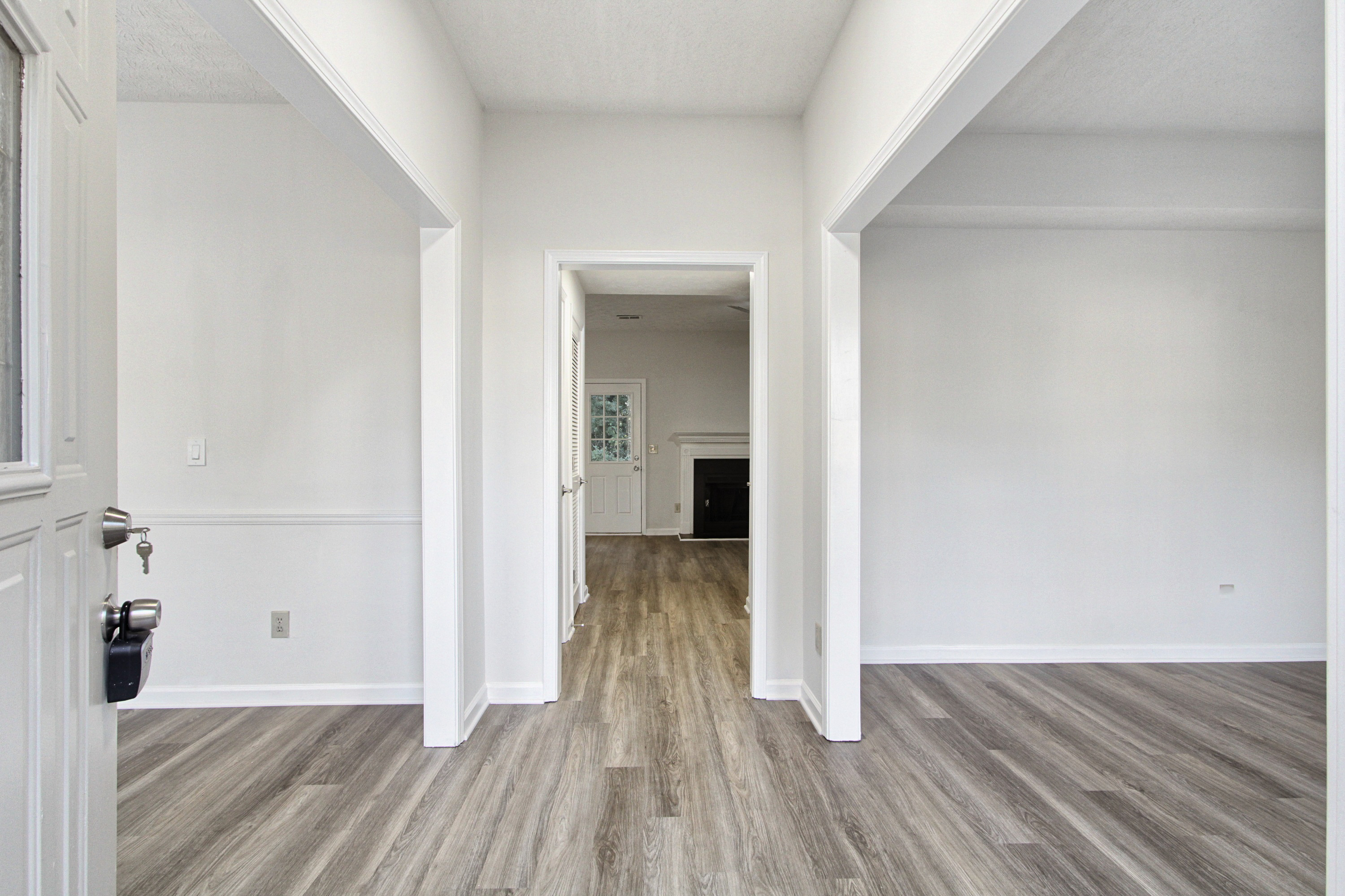 Photo 6 of 34 of 6833 Sarah Jane Ln, Riverdale, GA