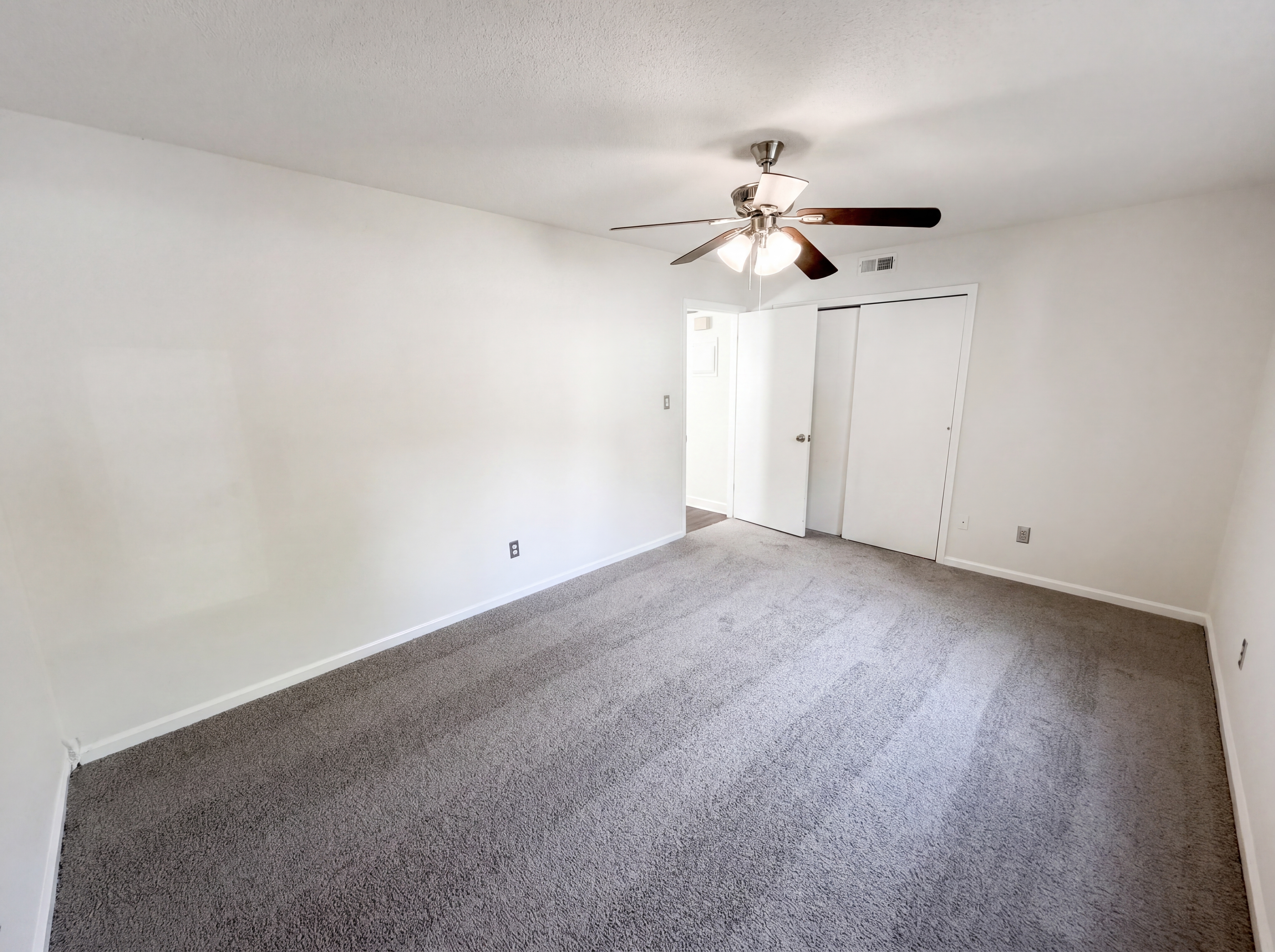 Photo 13 of 20 of 2020 Stoney Point Ln, Charlotte, NC