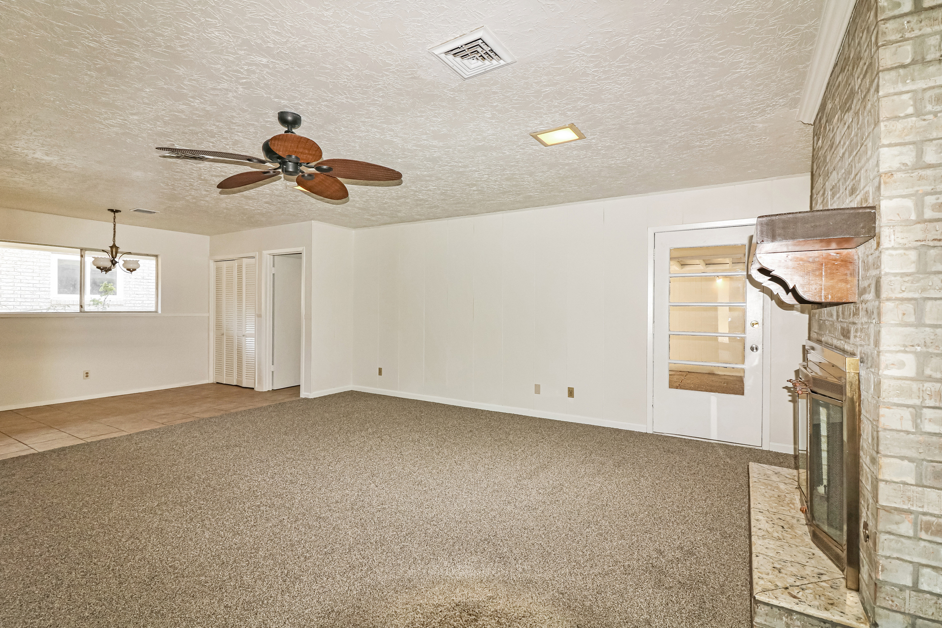 Photo 3 of 21 of 6409 Coral Gables Dr, Corpus Christi, TX