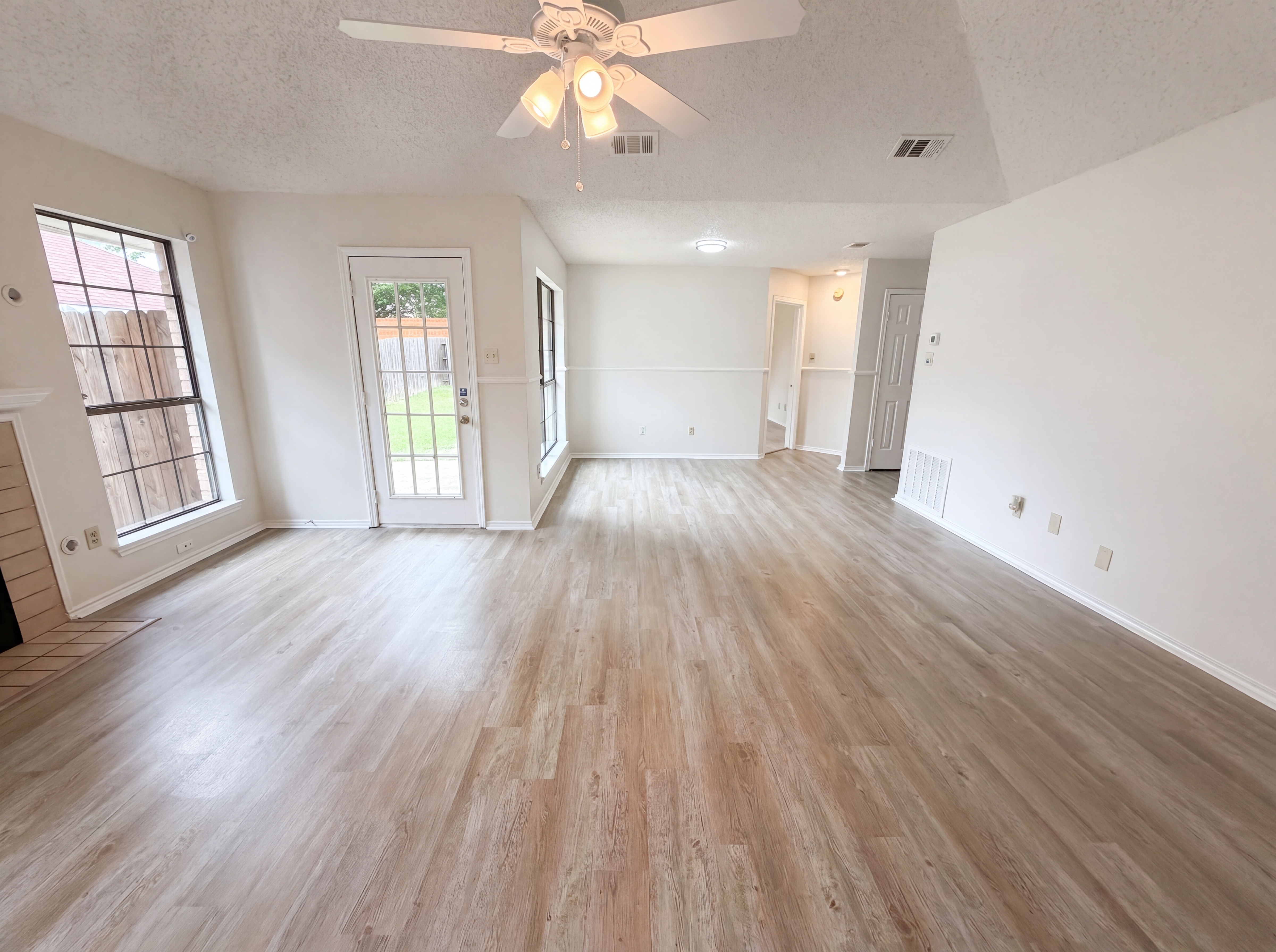 Photo 7 of 18 of 1502 Allen Dr, Cedar Hill, TX