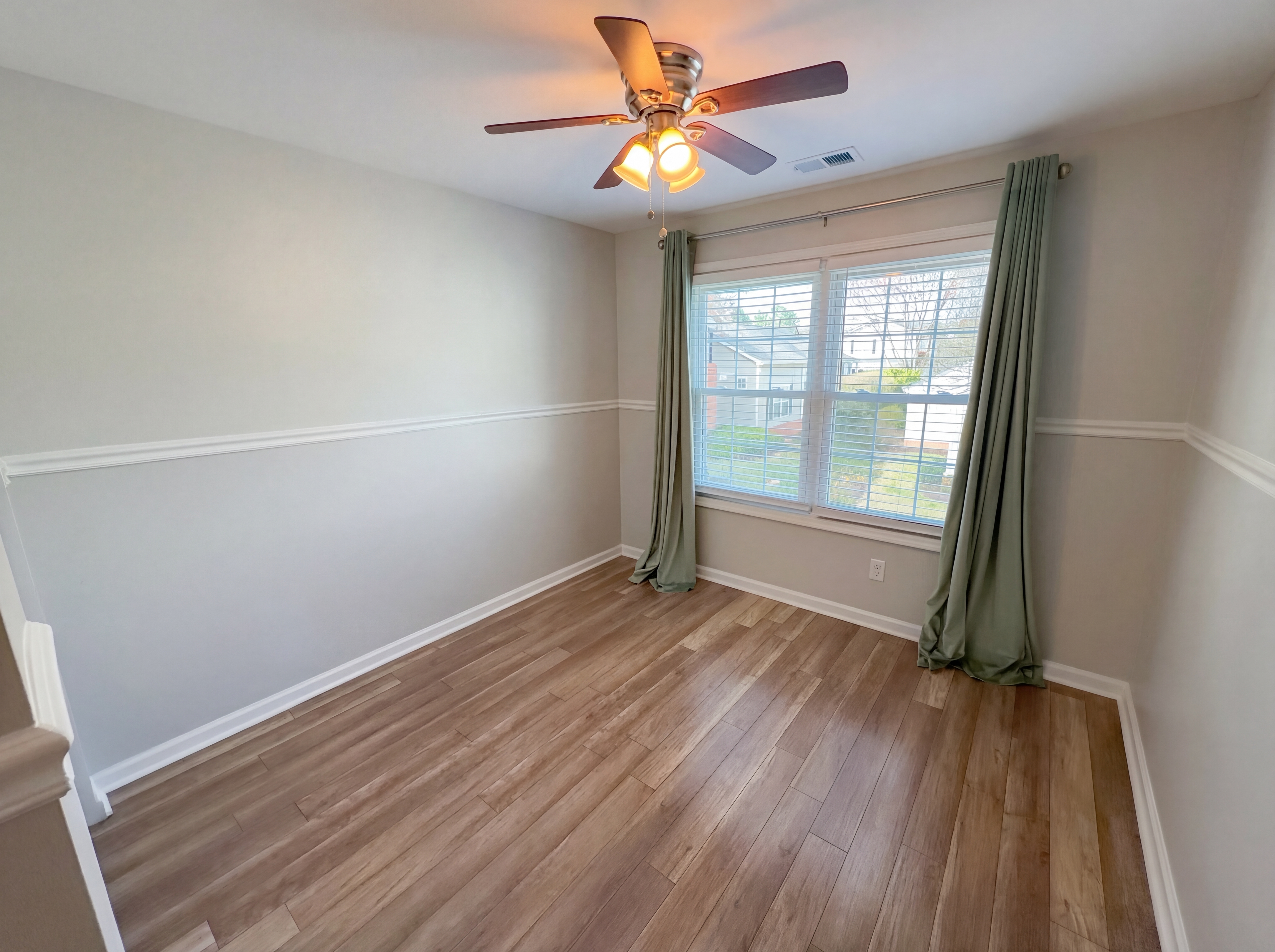 Photo 14 of 19 of 244 Manley Ct, Woodstock, GA