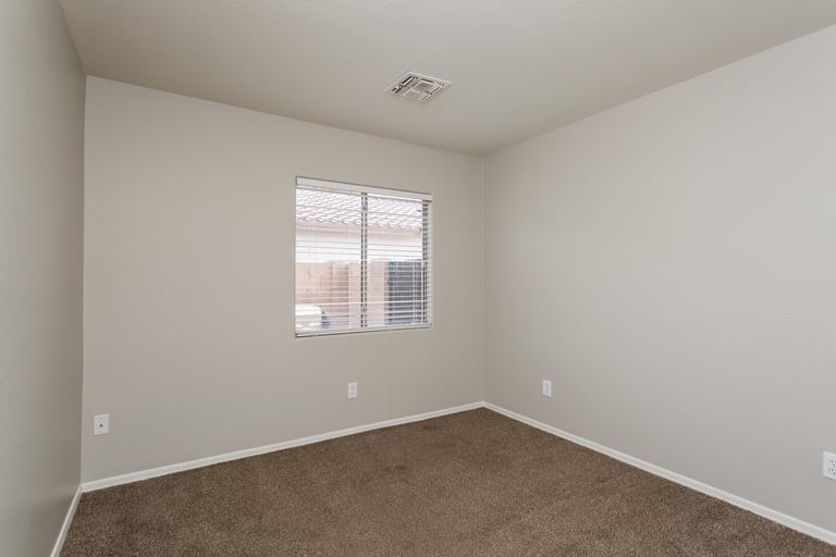 Photo 15 of 21 - 5780 W Freeway Ln, Glendale, AZ 85302