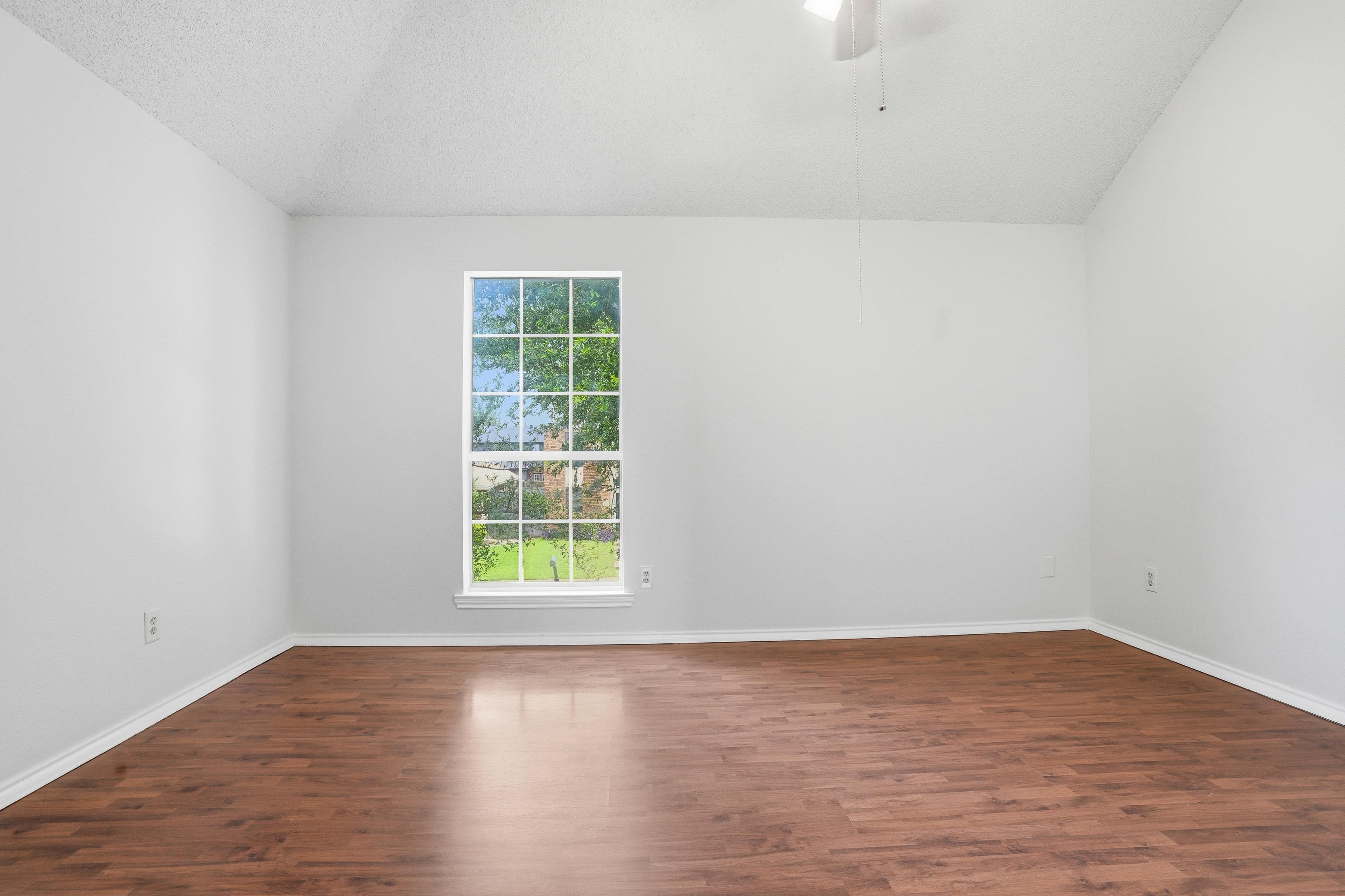 Photo 19 of 31 of 2142 Falcon Ridge Dr, Carrollton, TX