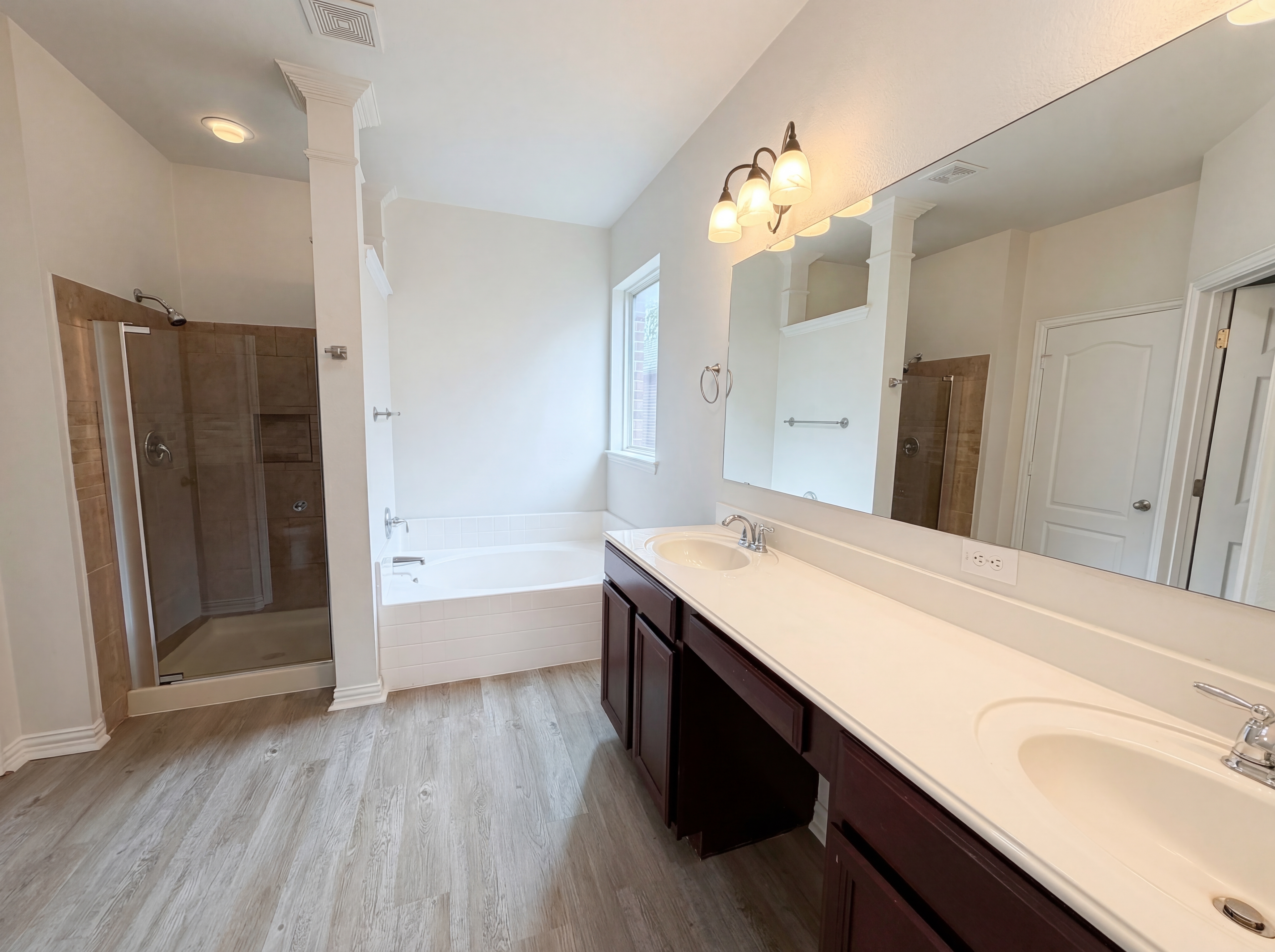 Photo 17 of 27 of 895 Honey Locust Dr, Fate, TX