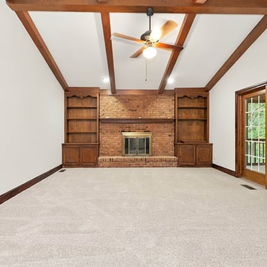 Property photo 2 of 7043 Stonington Rd