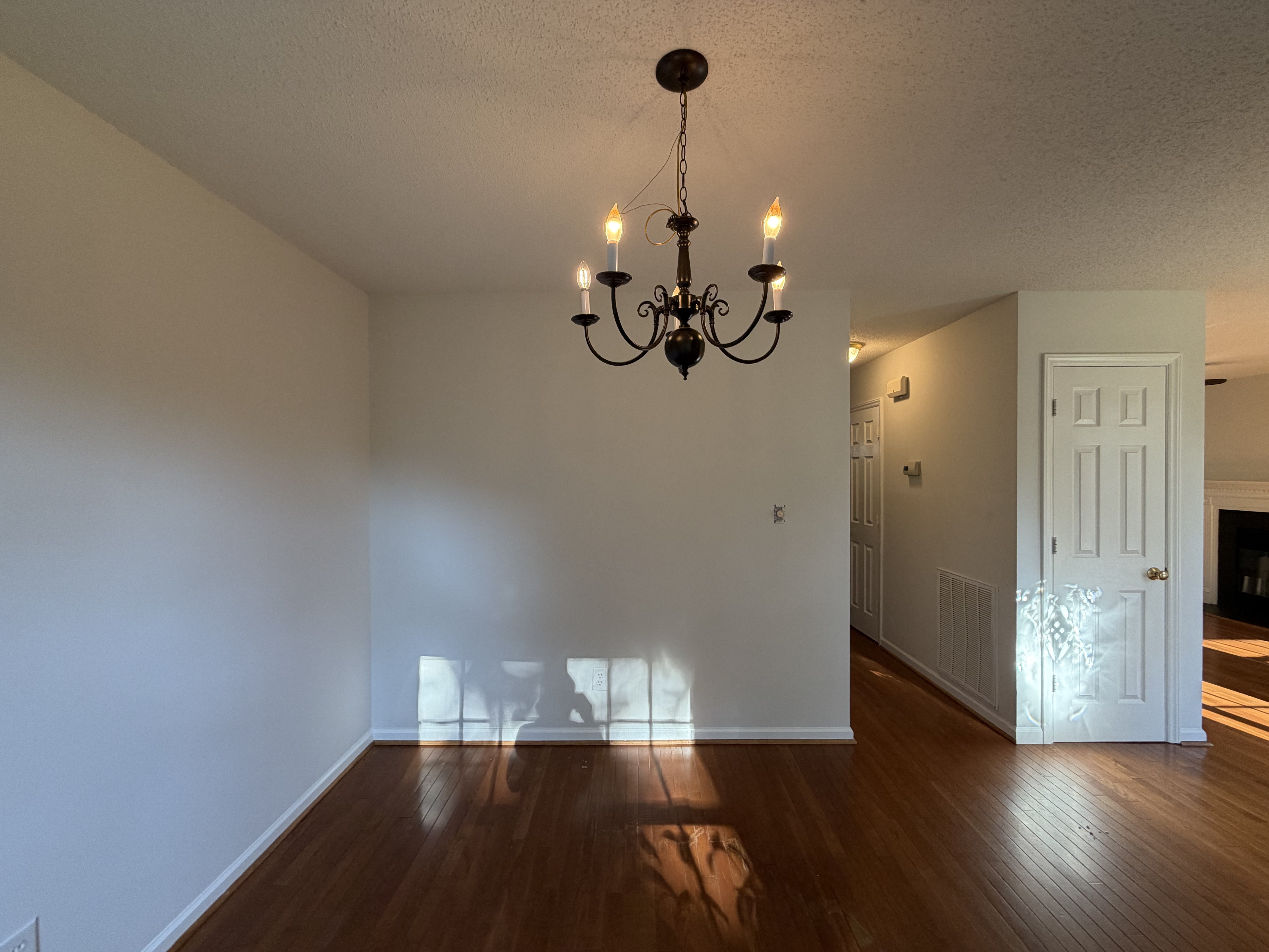 Photo 8 of 19 of 3888 Courtland Cir, Thomasville, NC