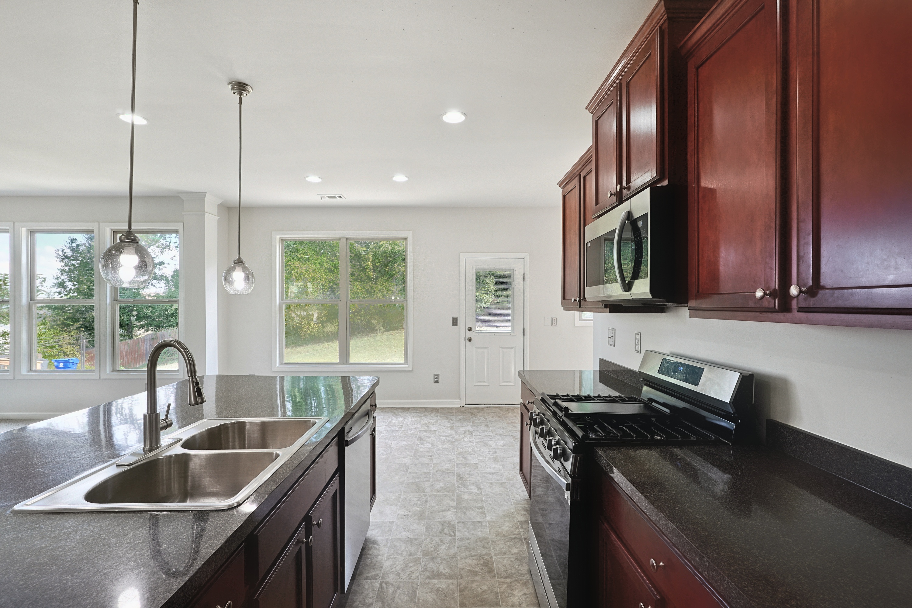 Photo 12 of 35 of 6003 Providence Dr, Union City, GA