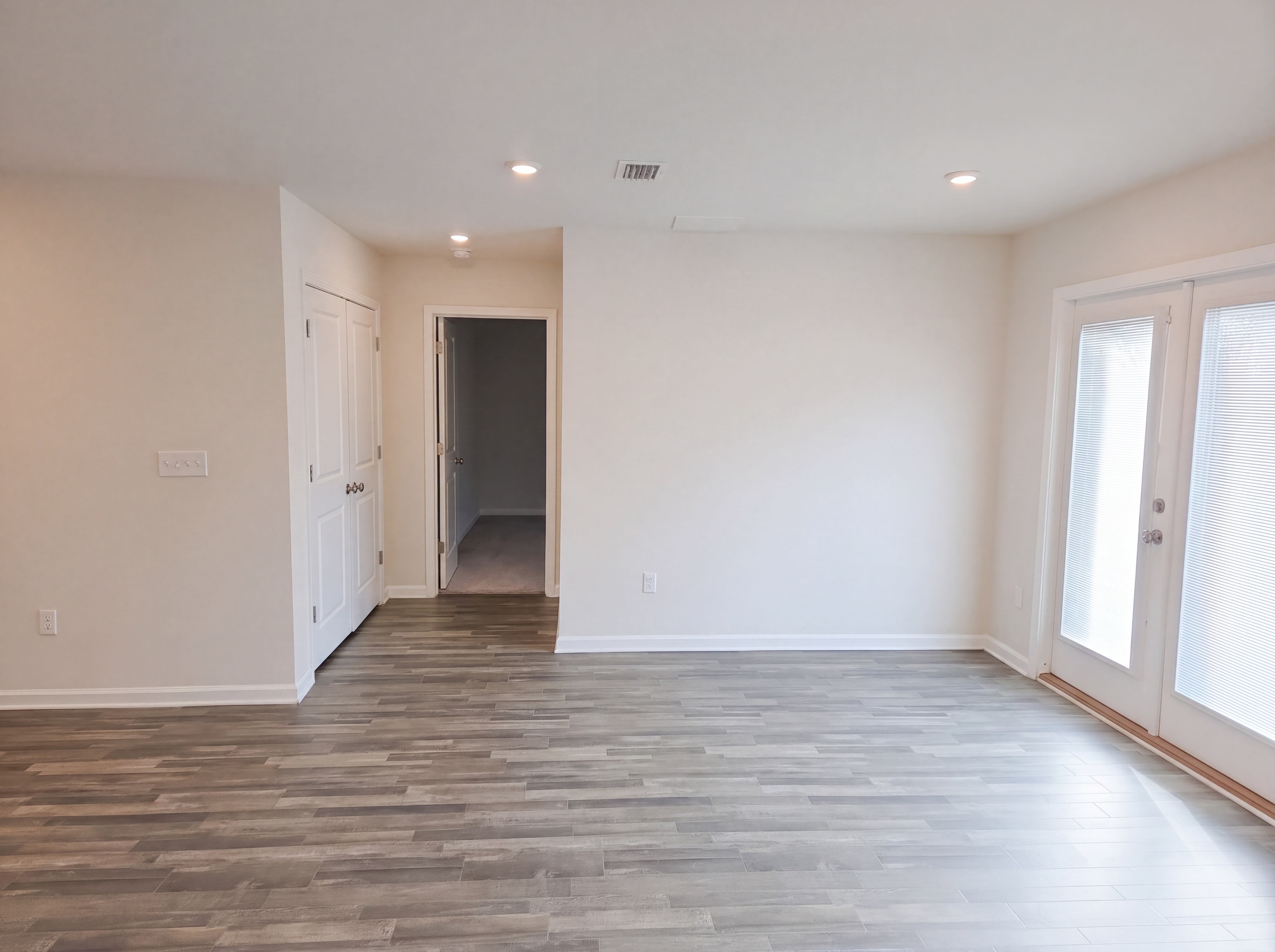 Photo 3 of 21 of 128 Mikaela Ave, Defuniak Springs, FL