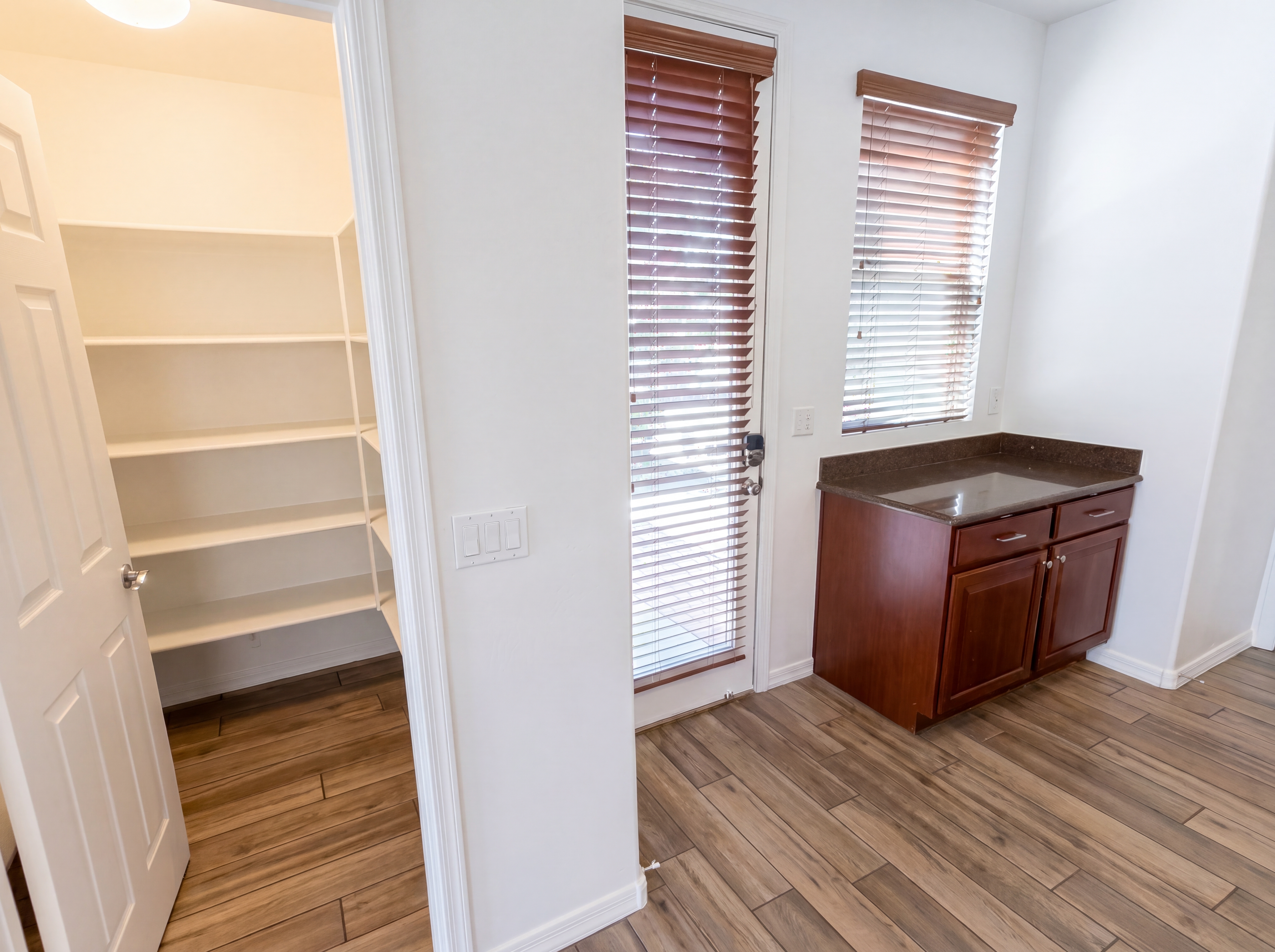 Photo 13 of 49 of 5509 W Rowel Rd, Phoenix, AZ