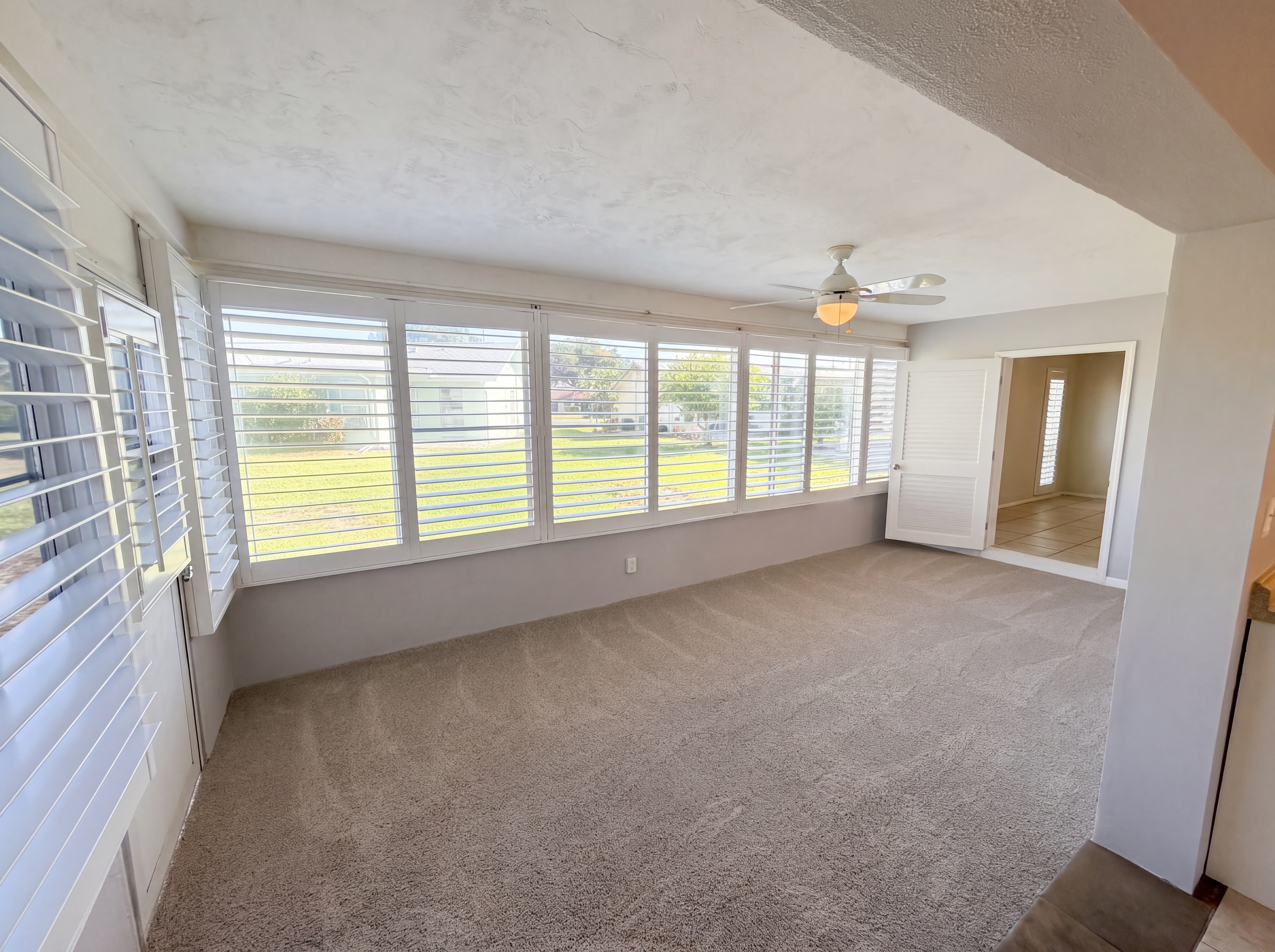 Photo 11 of 29 of 4561 Great Lakes Dr S, Clearwater, FL