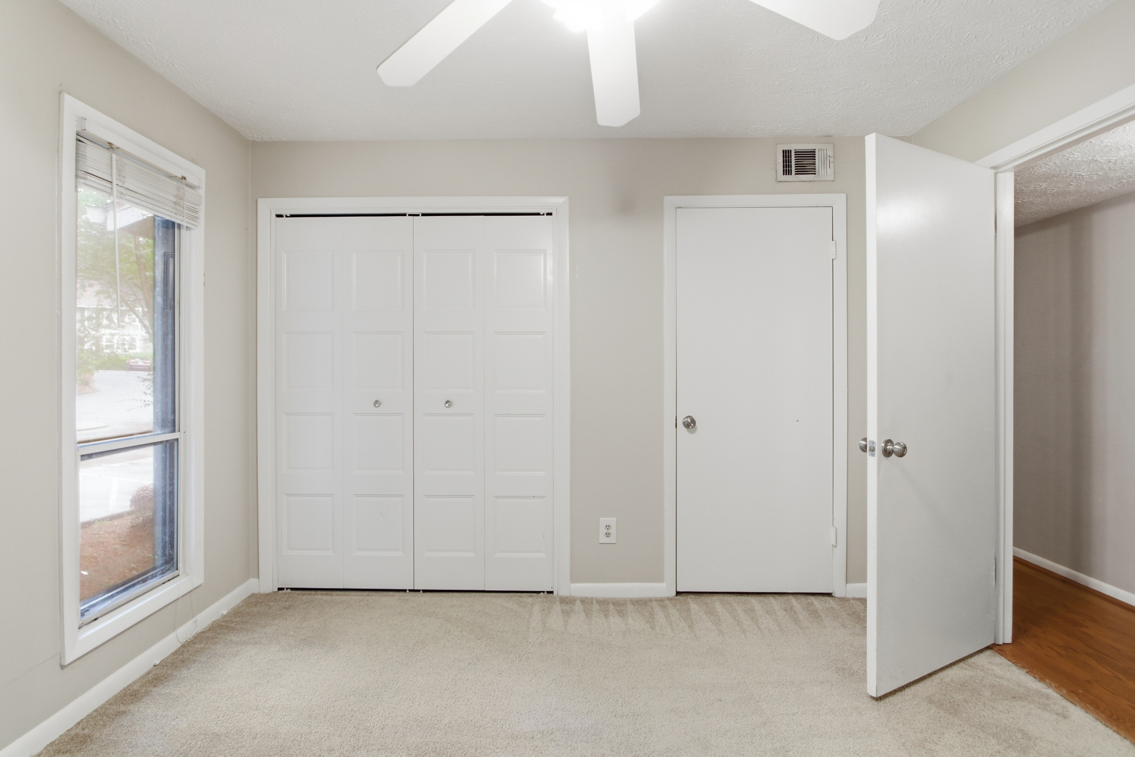 Photo 15 of 19 of 5145 Roswell Rd, Atlanta, GA